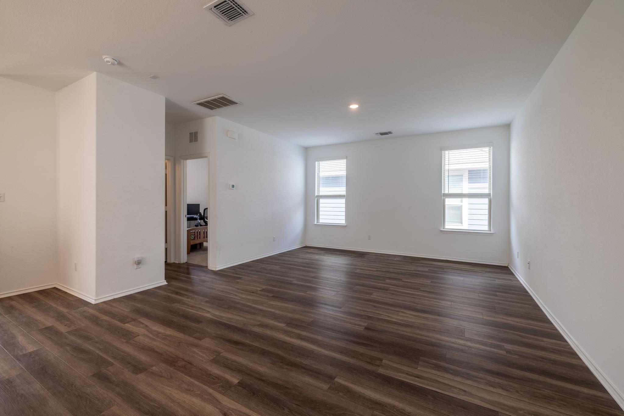 309  Black Alder St, photo 4