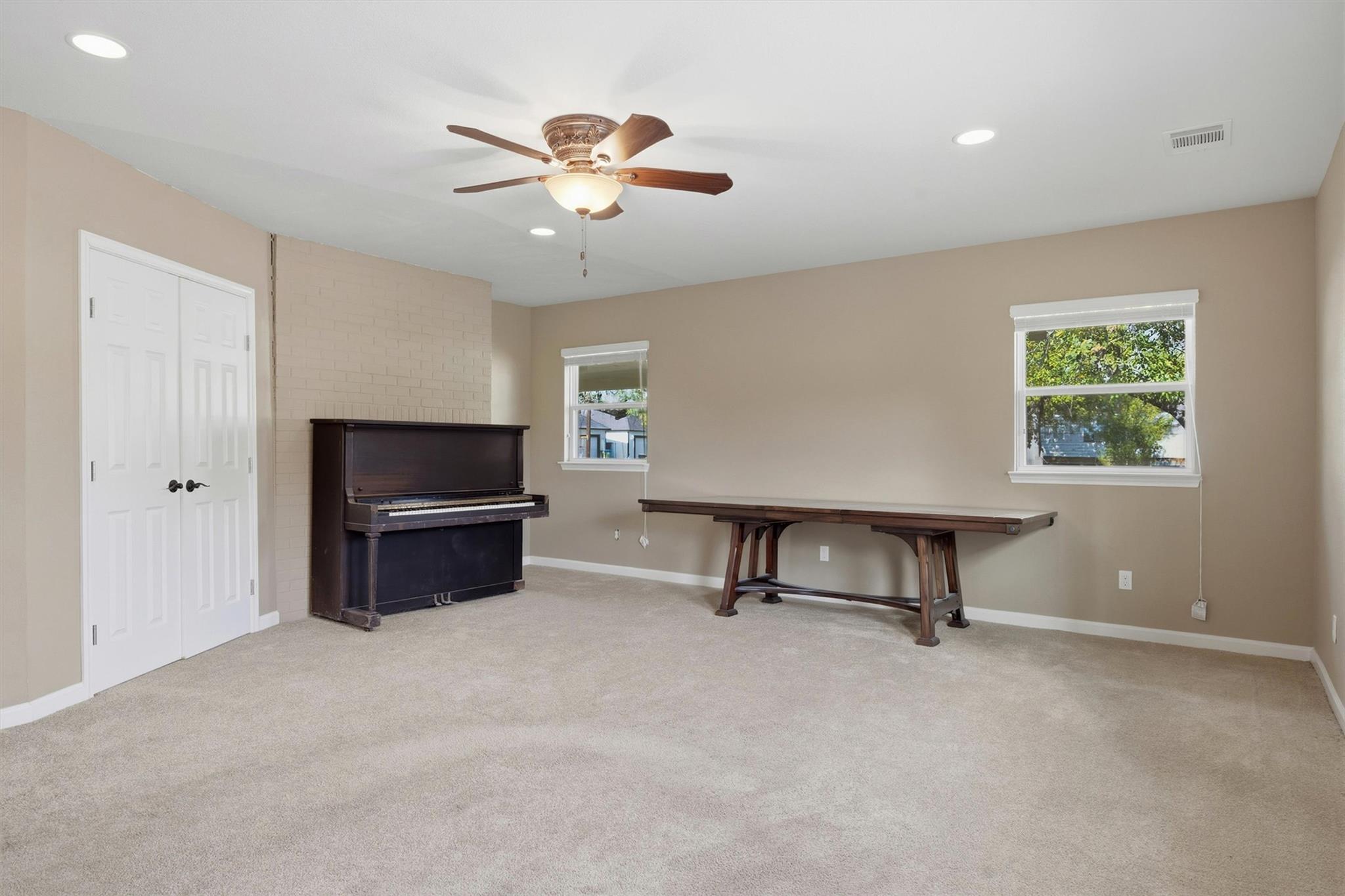 410 N Burnet St, photo 12