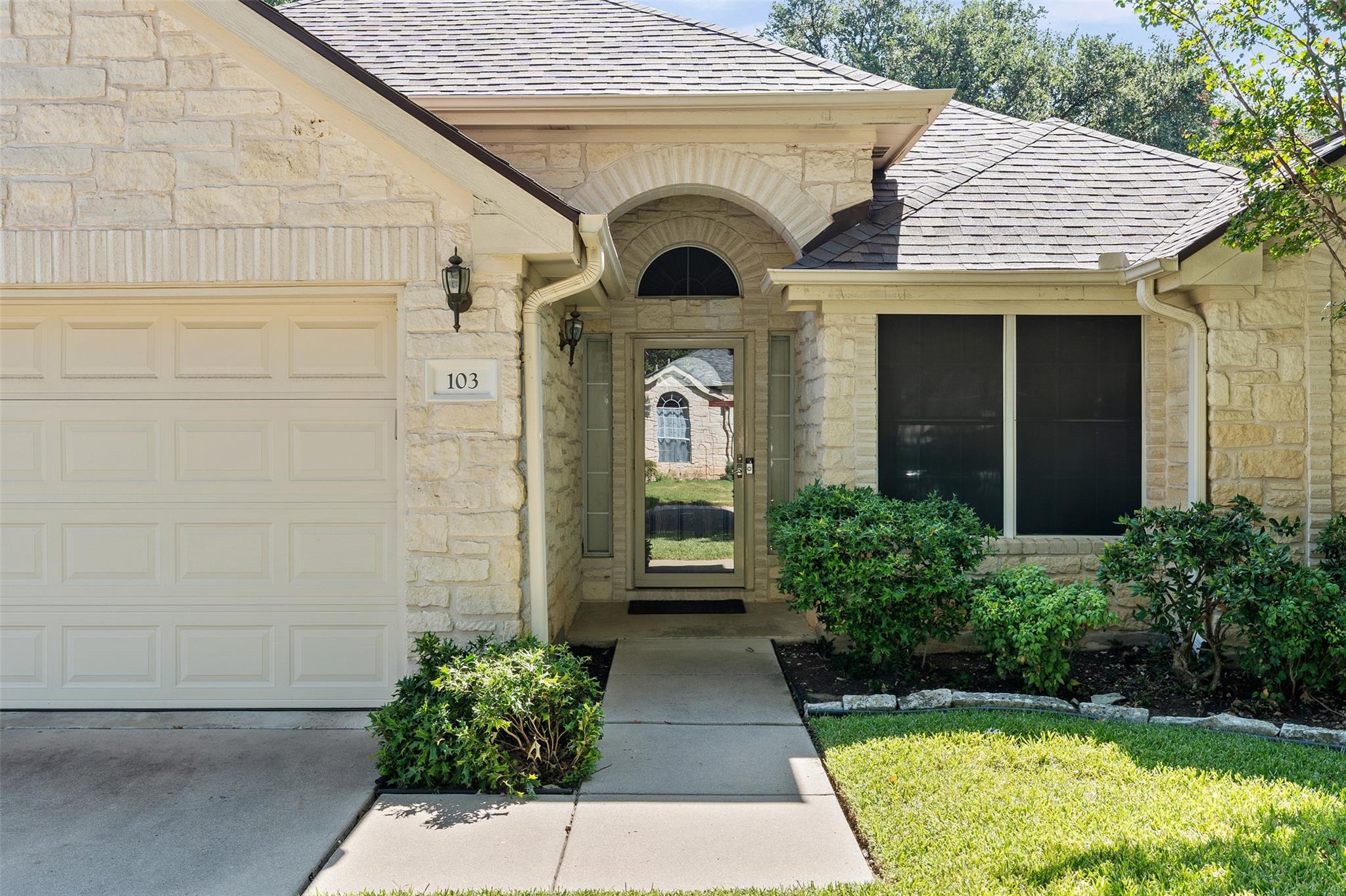 103  Village Dr, photo 3