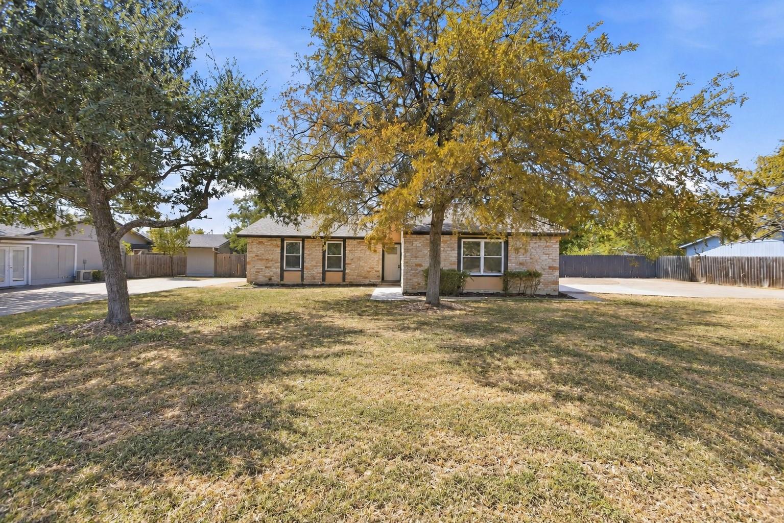 1903 S West Dr, photo 2