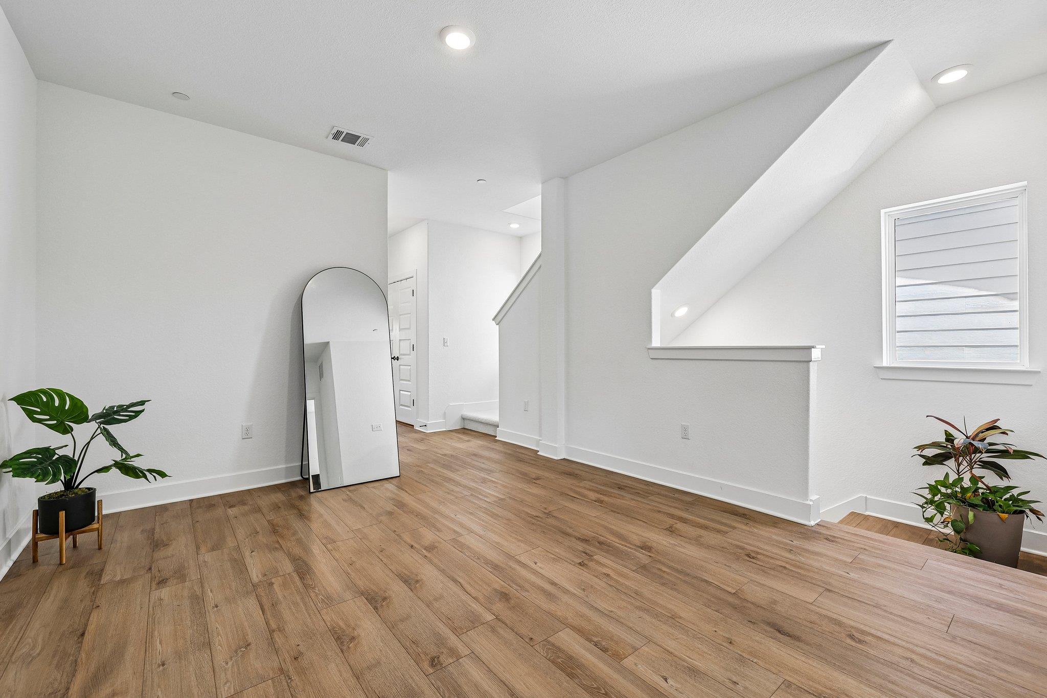 615  Bernese Pass, photo 10