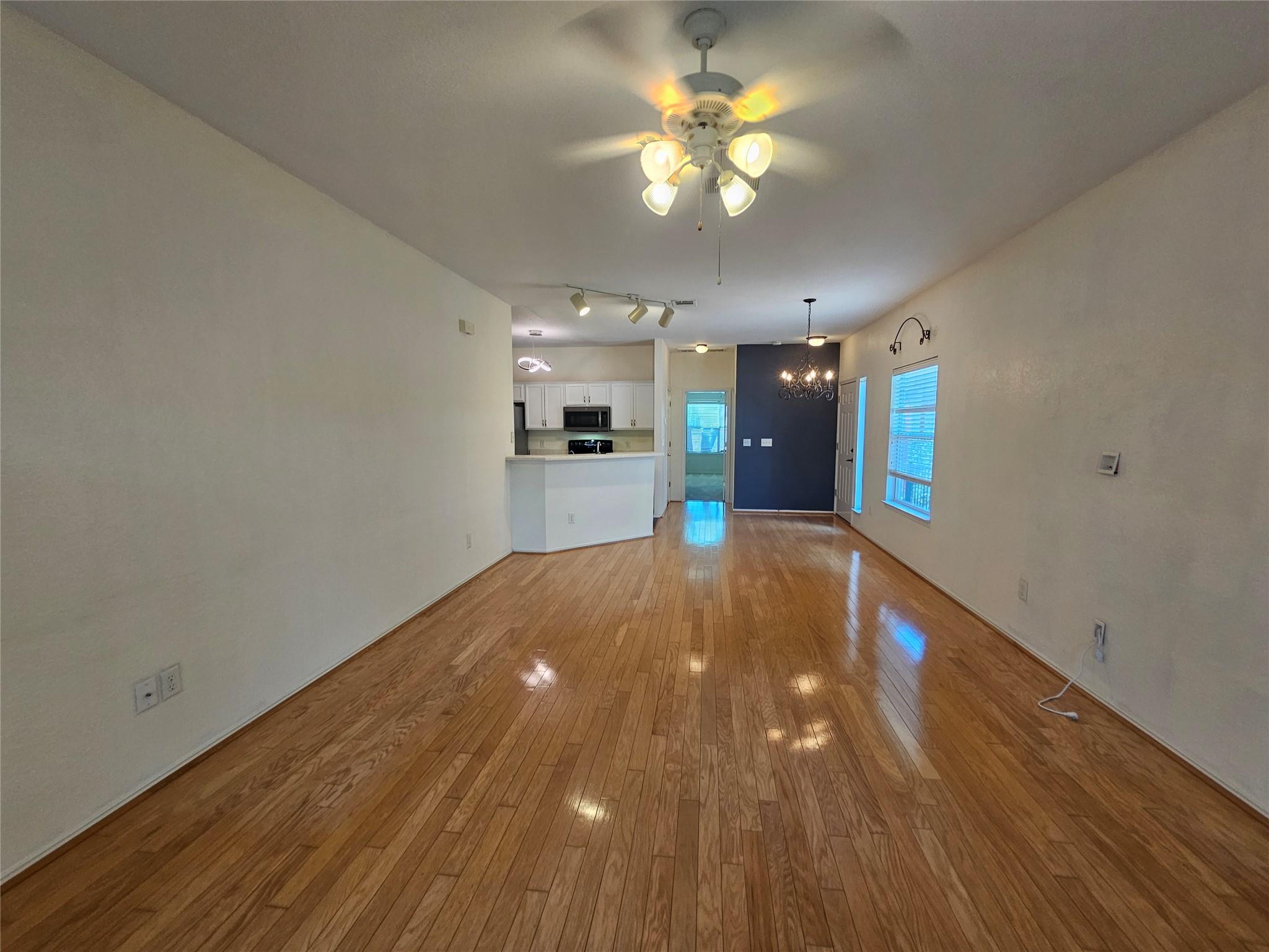 1320 E 3rd St, photo 8