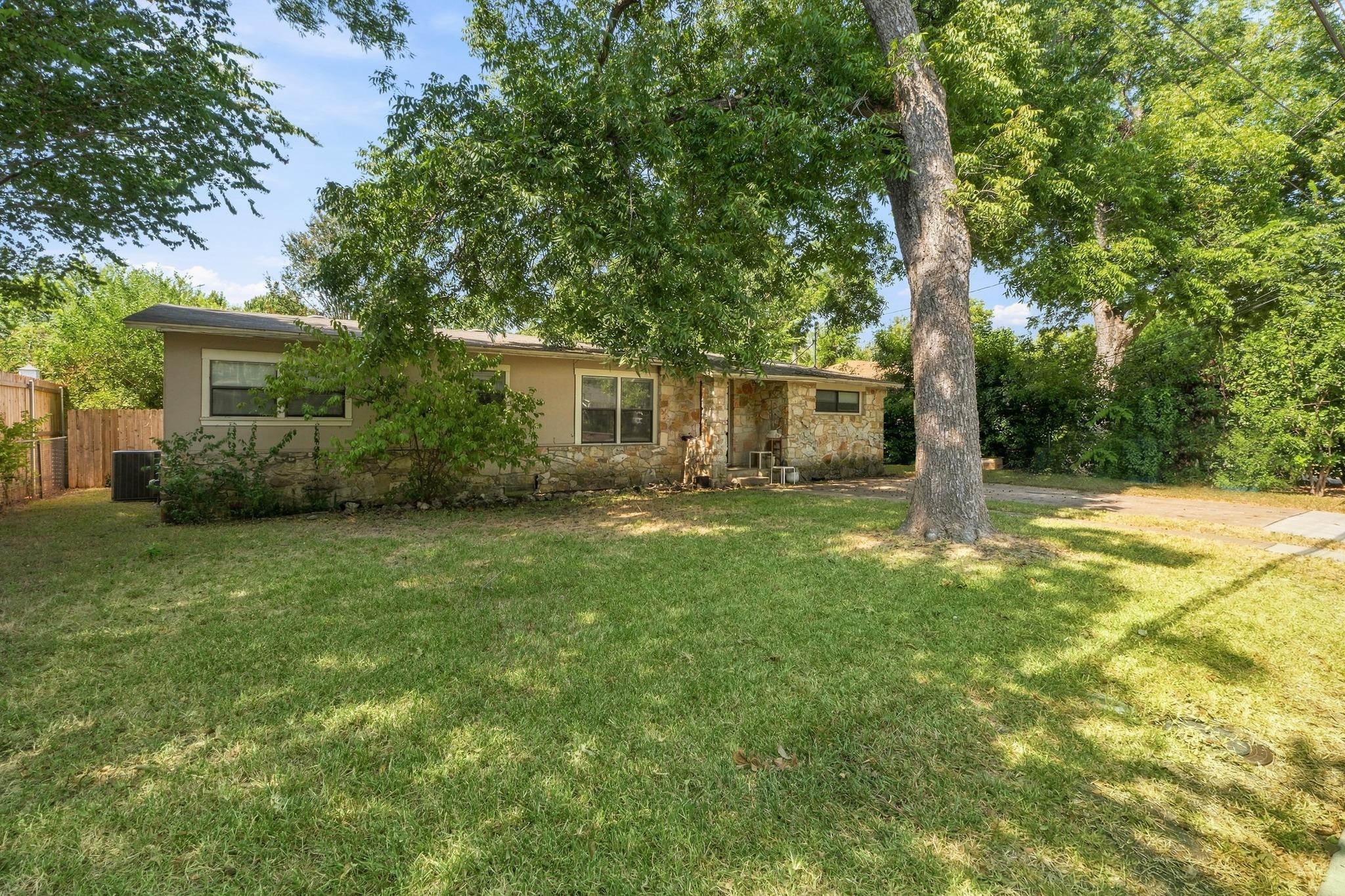 309  Brentwood St, photo 2