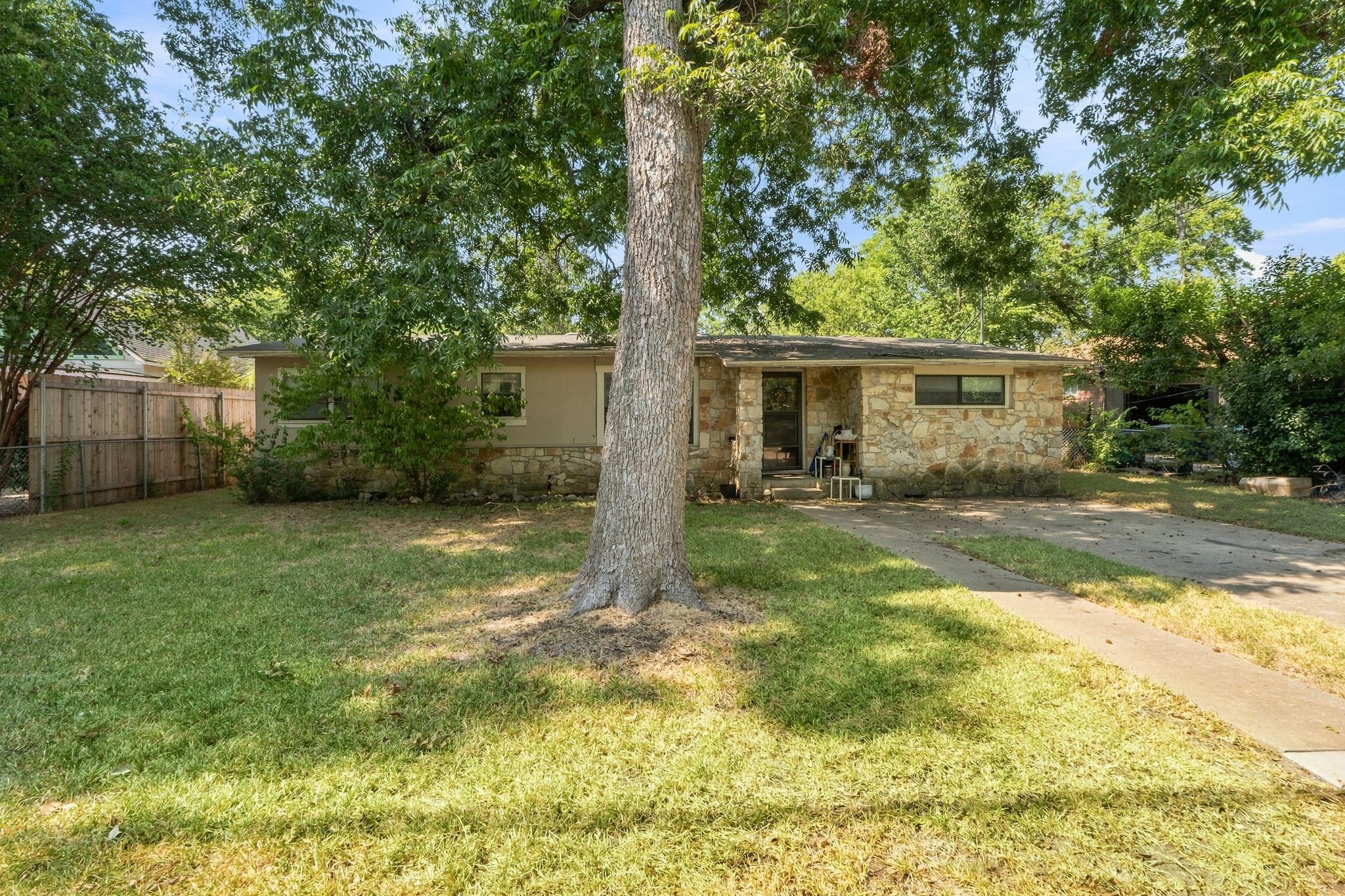 309  Brentwood St, photo 3