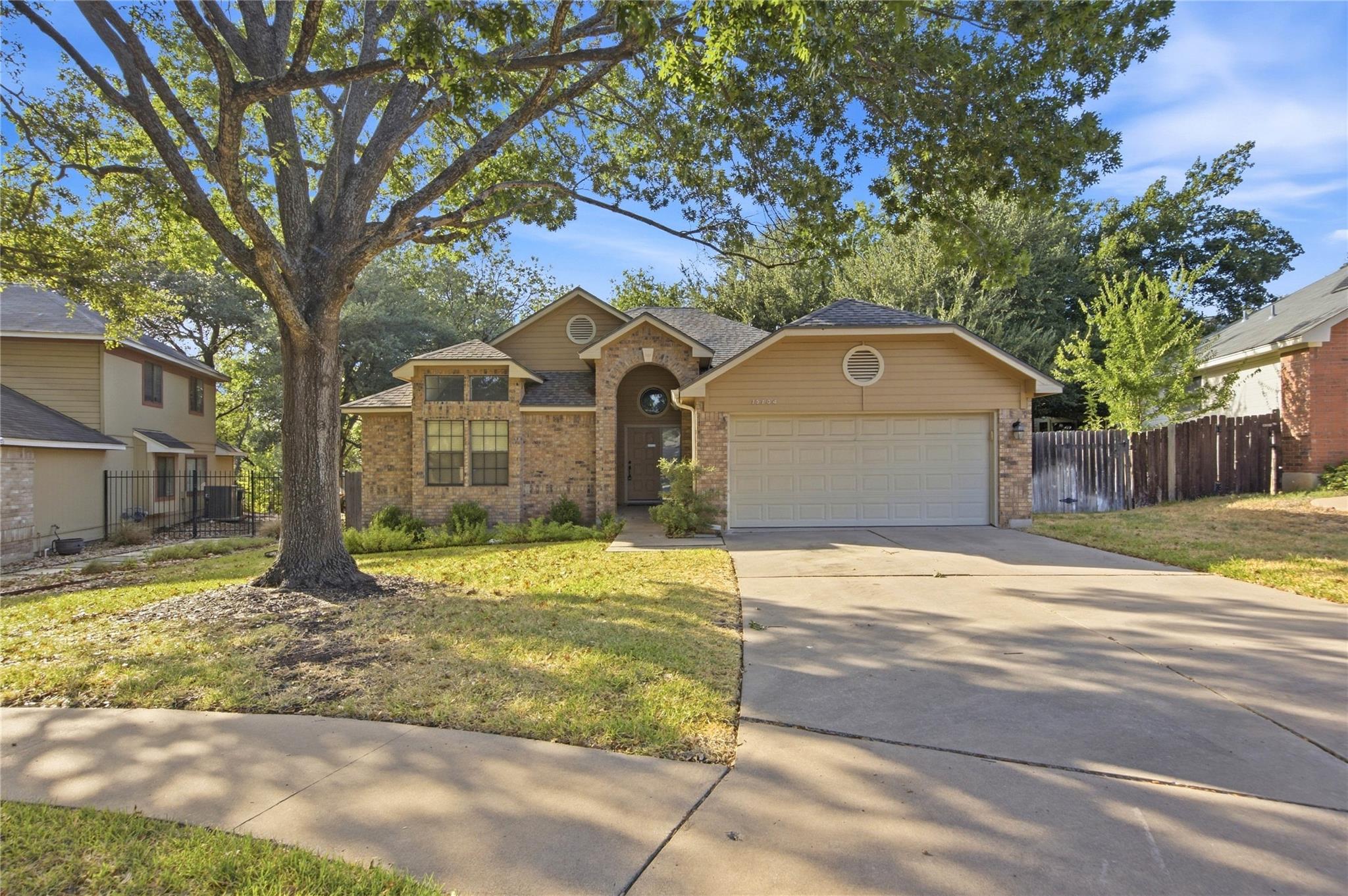 15704  Monona Cv, photo 3