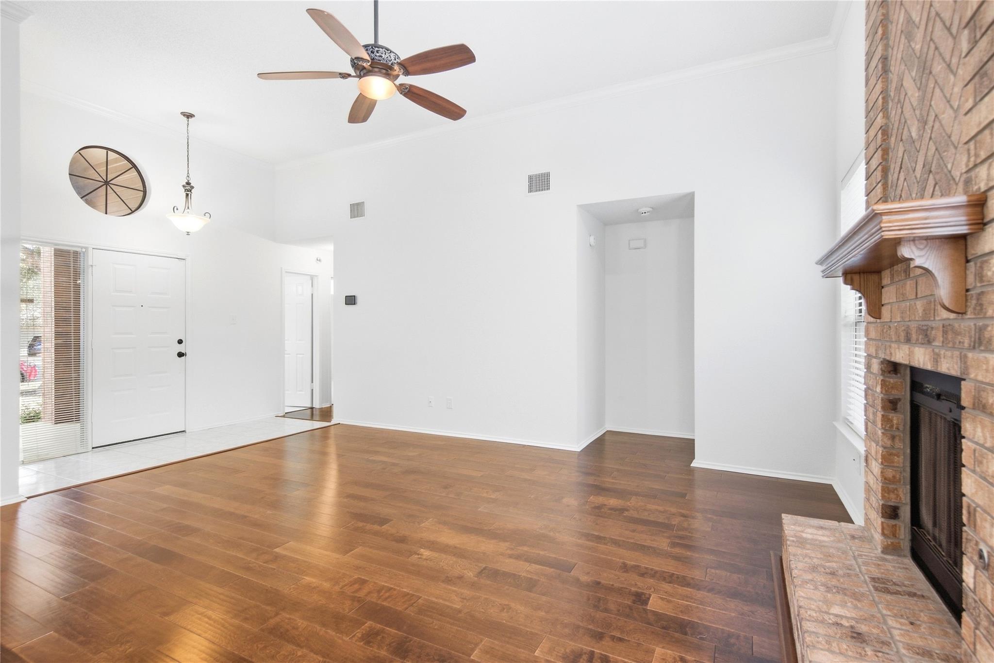 15704  Monona Cv, photo 5