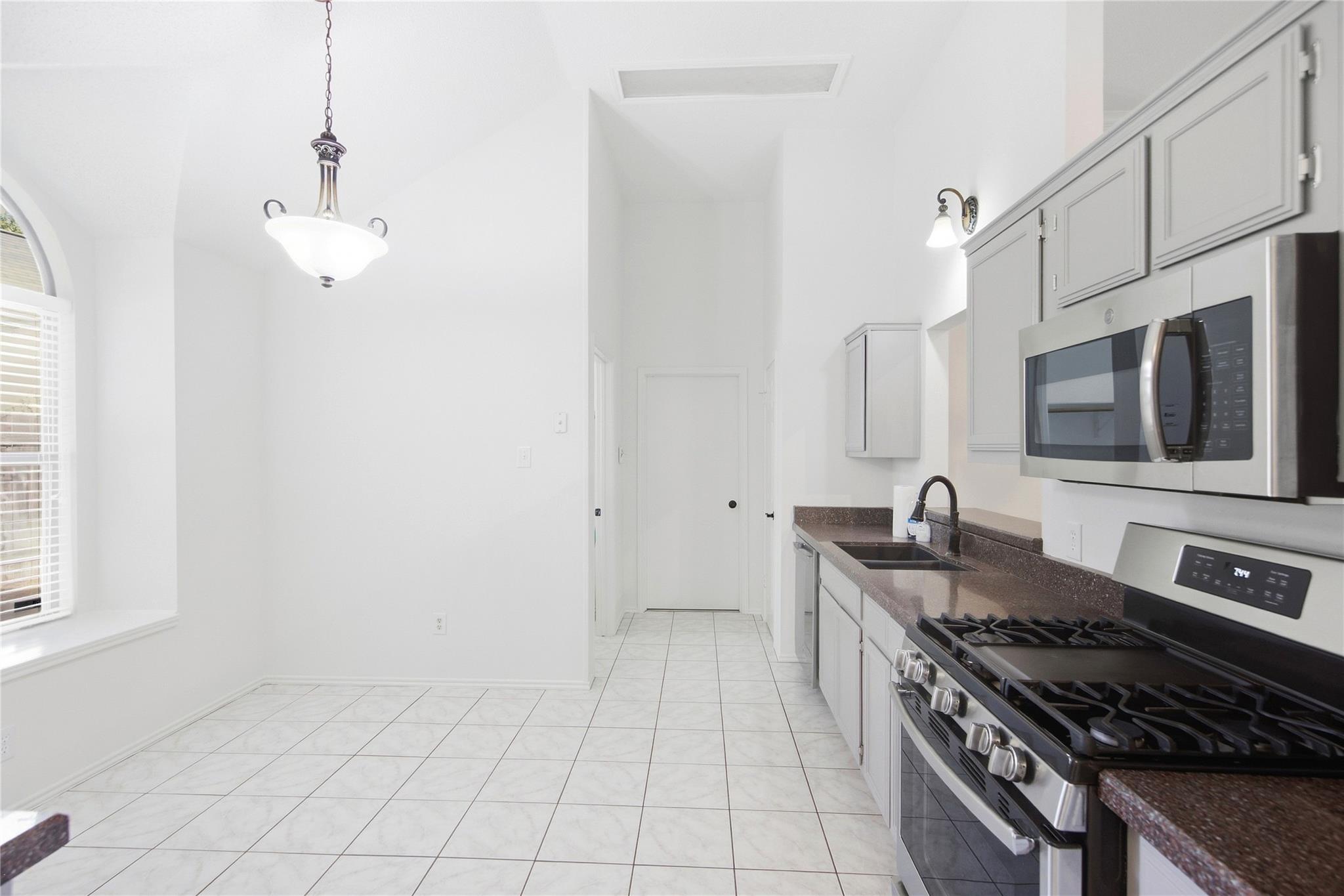 15704  Monona Cv, photo 8