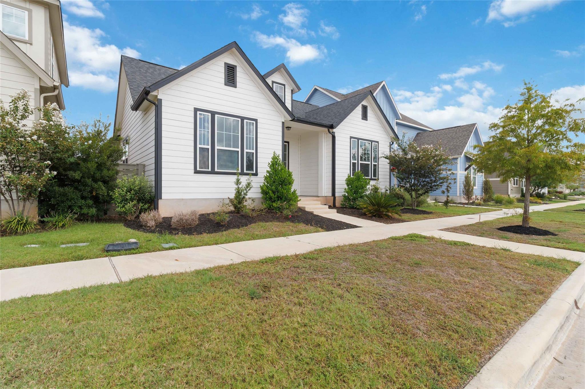 162  Adelton Blvd, photo 2