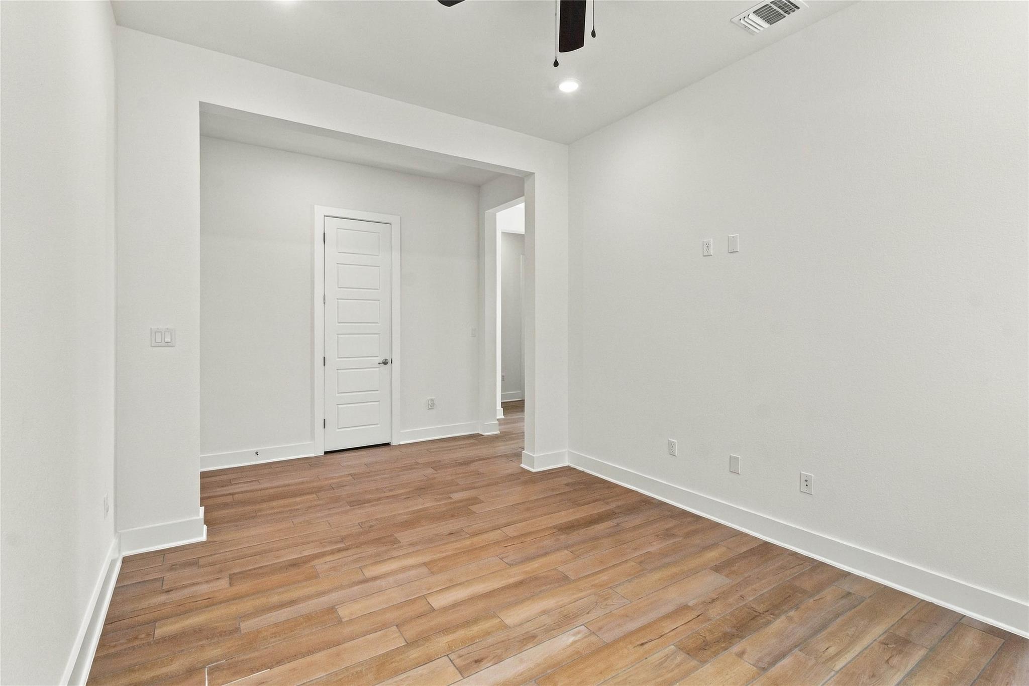 162  Adelton Blvd, photo 12
