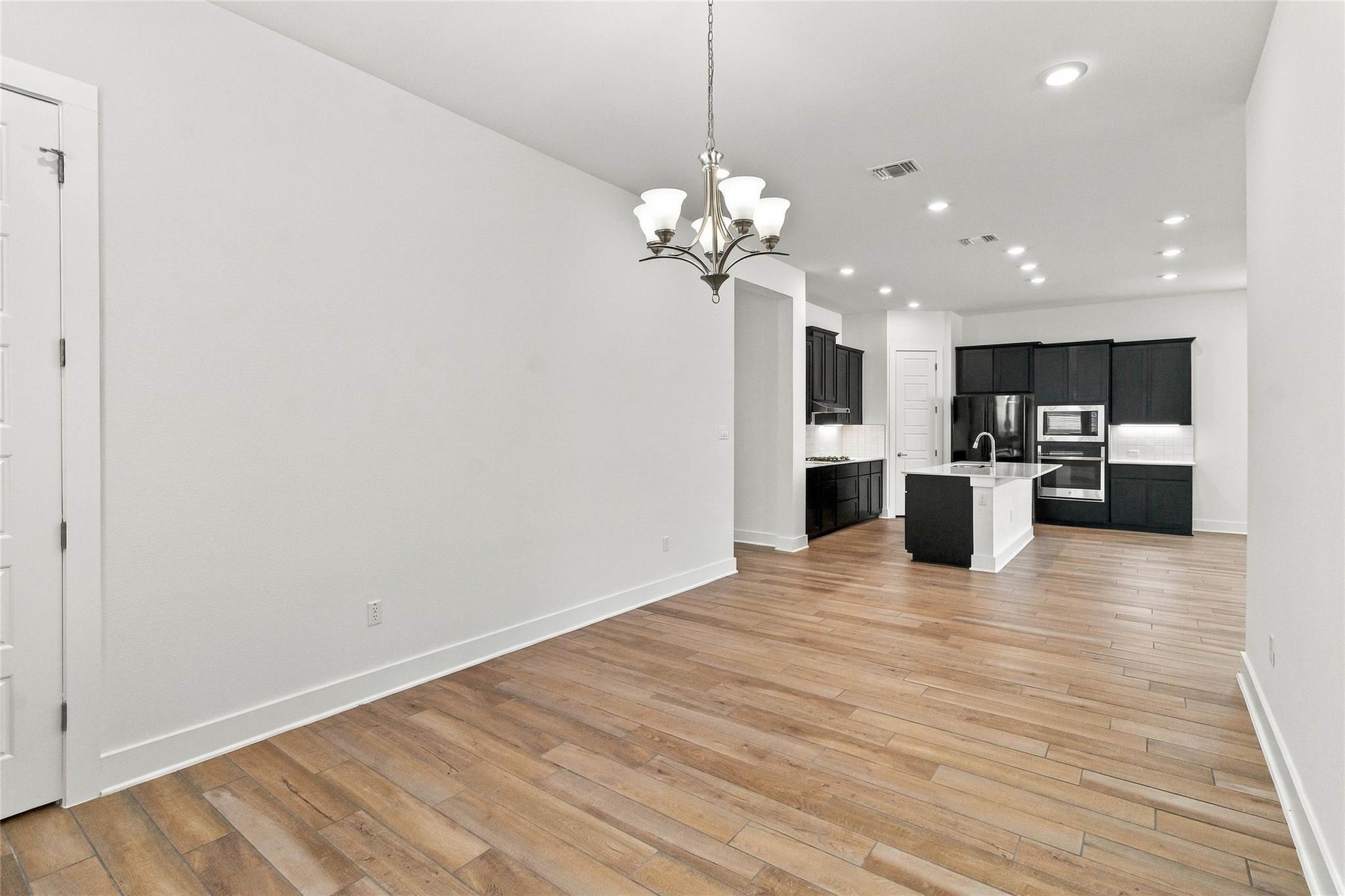162  Adelton Blvd, photo 4