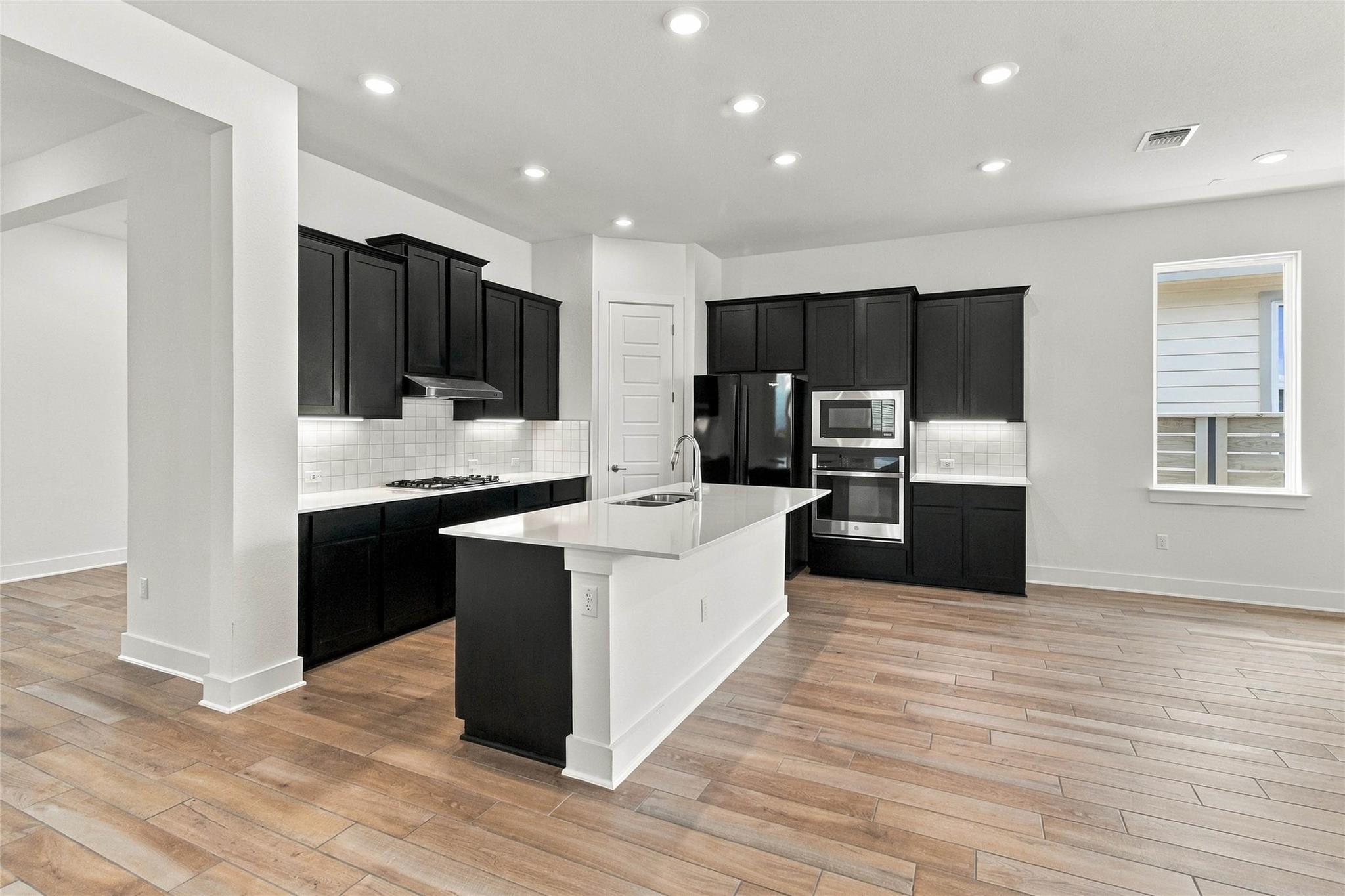 162  Adelton Blvd, photo 5