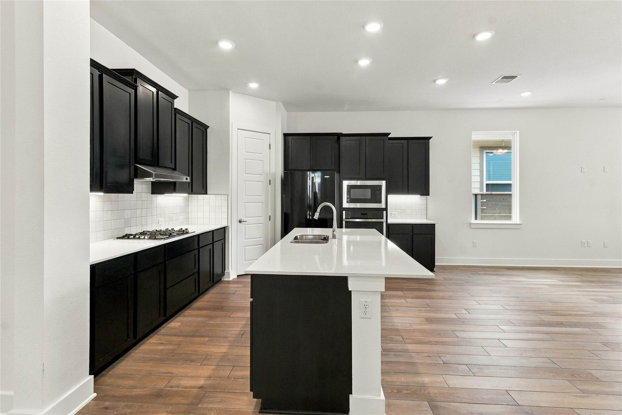 162  Adelton Blvd, photo 6