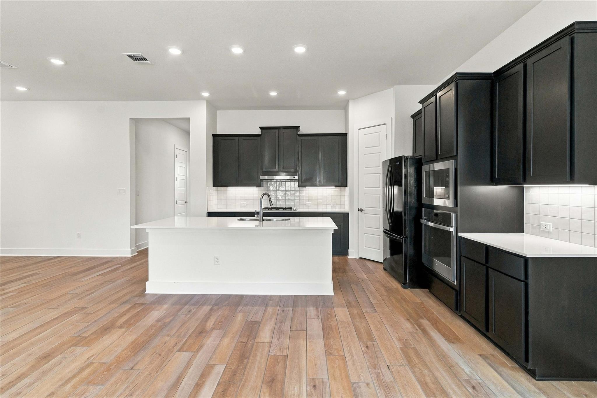 162  Adelton Blvd, photo 7