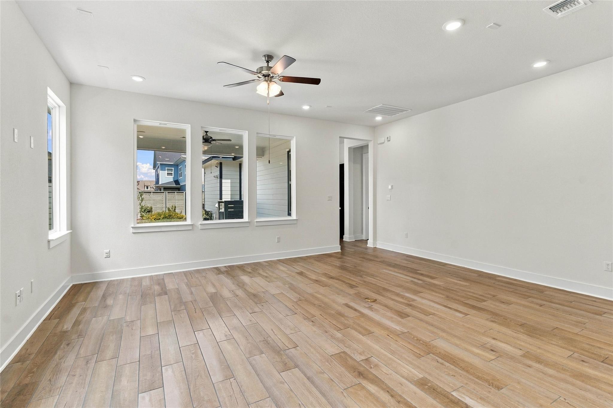 162  Adelton Blvd, photo 8