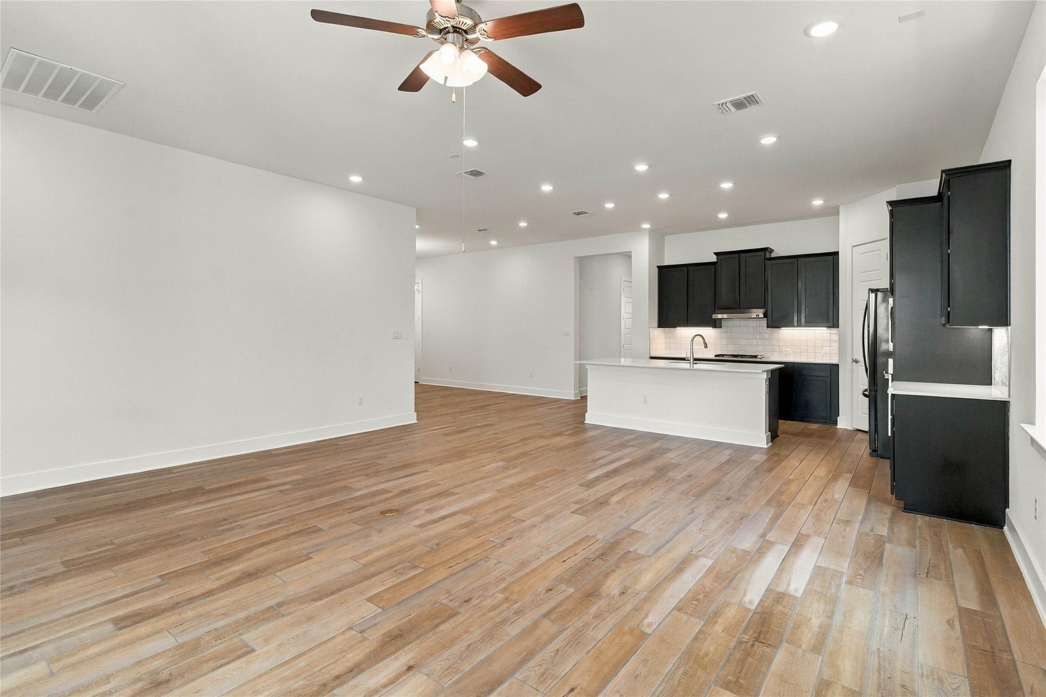 162  Adelton Blvd, photo 9