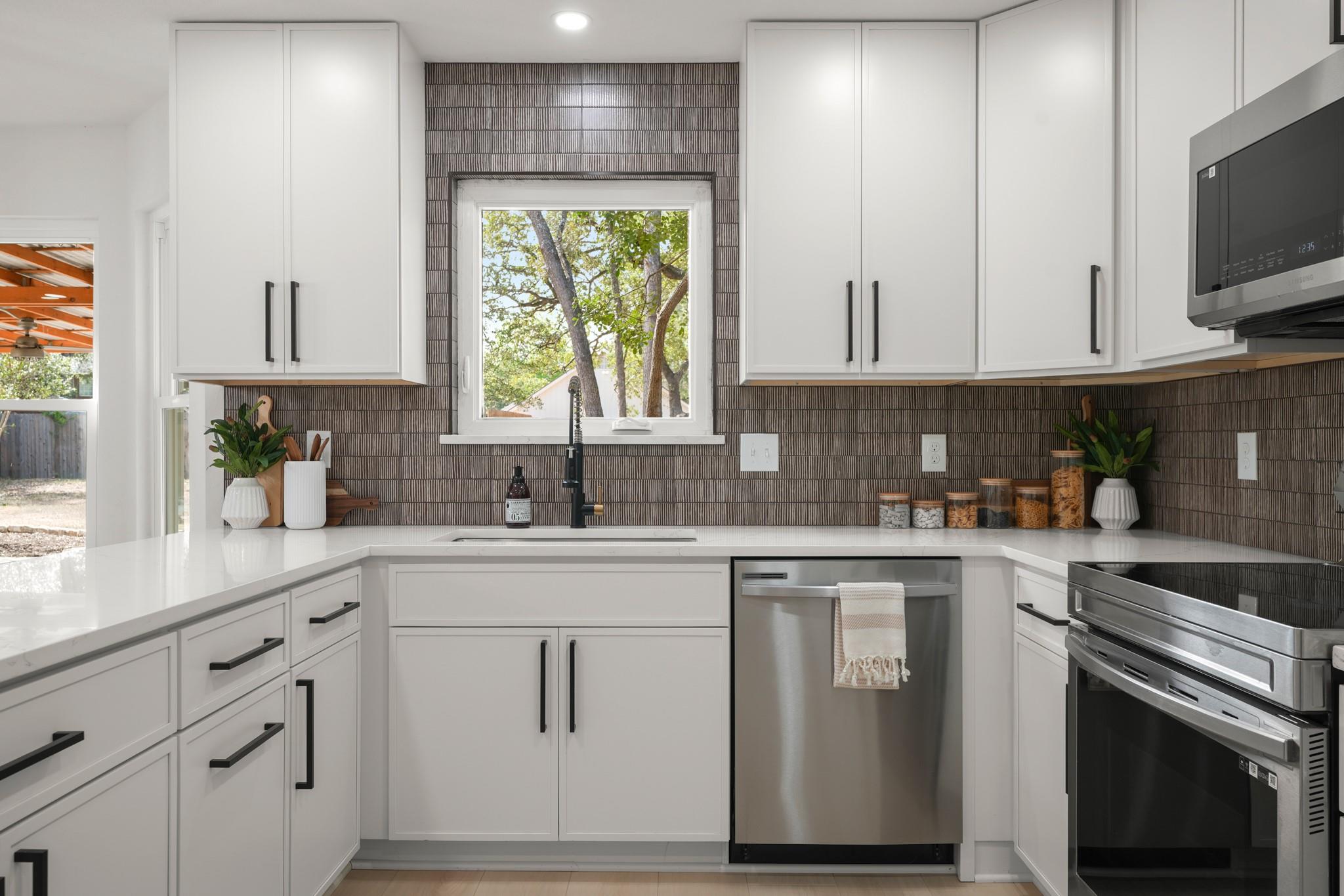 215  Dewberry Cv, photo 8