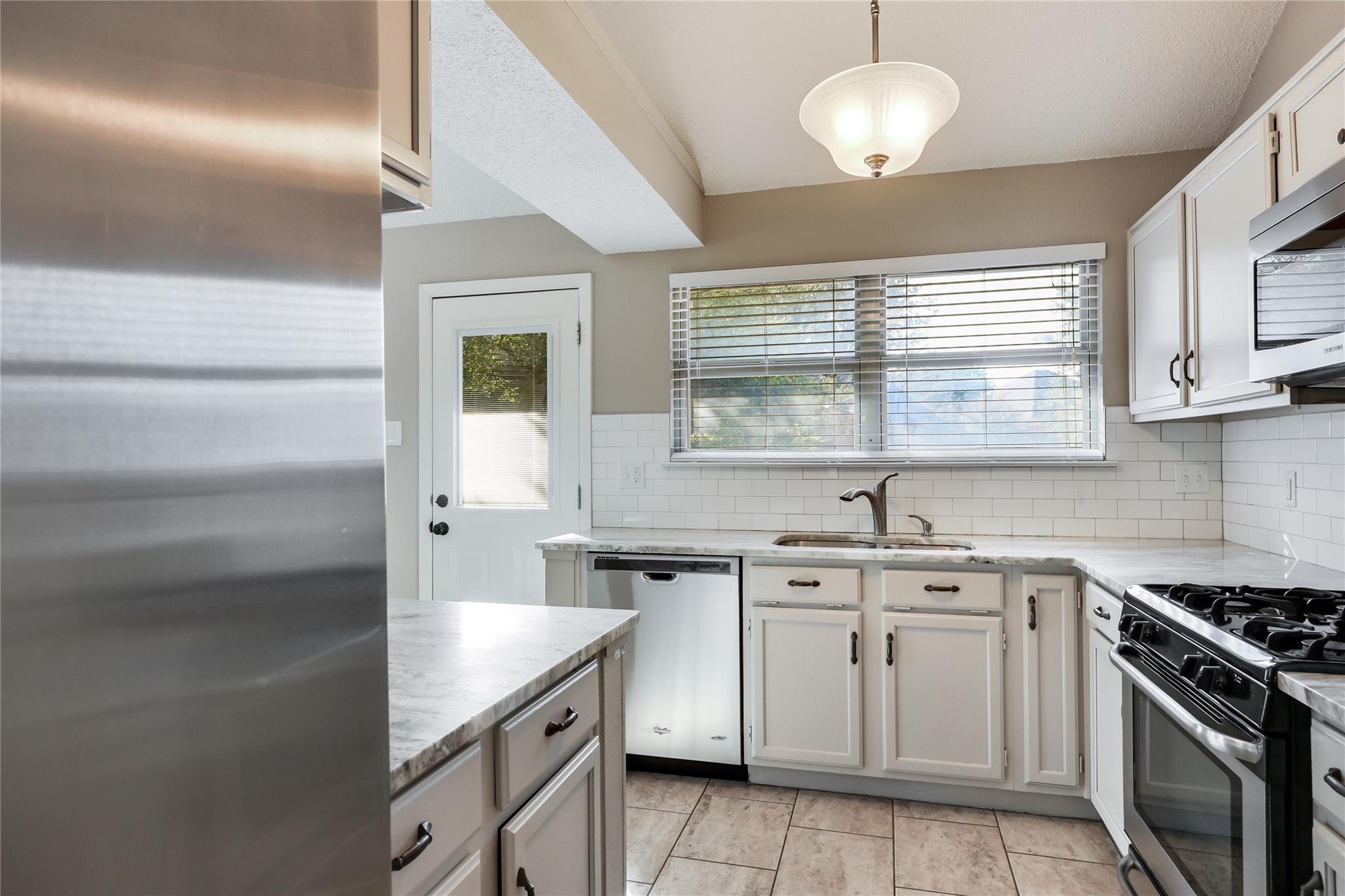 16712  VILLAGE OAK Loop, photo 11