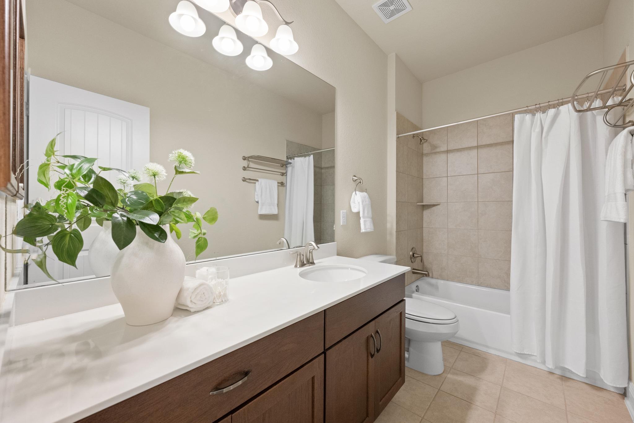 2706  Currant Cv, photo 12