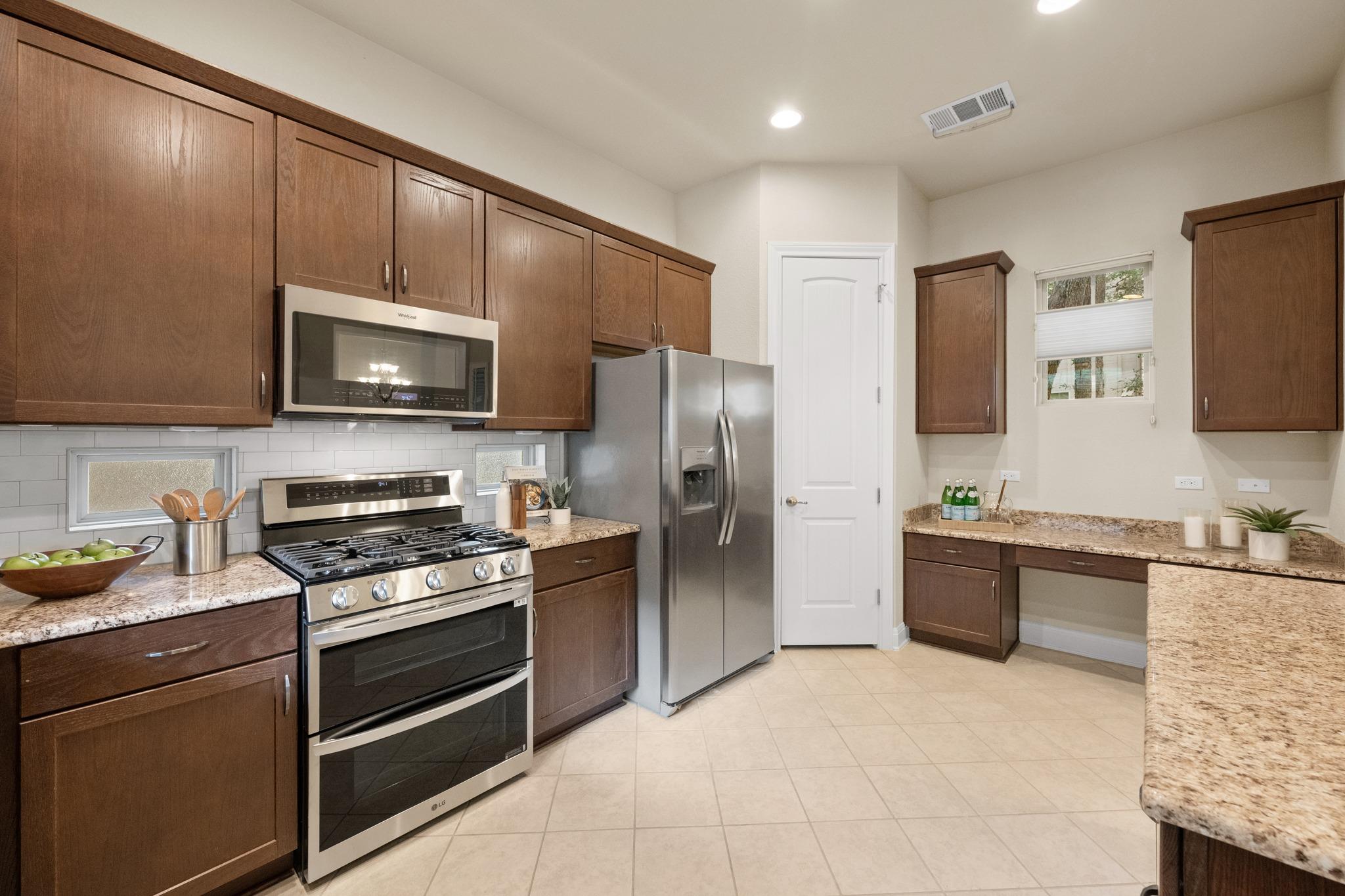 2706  Currant Cv, photo 6