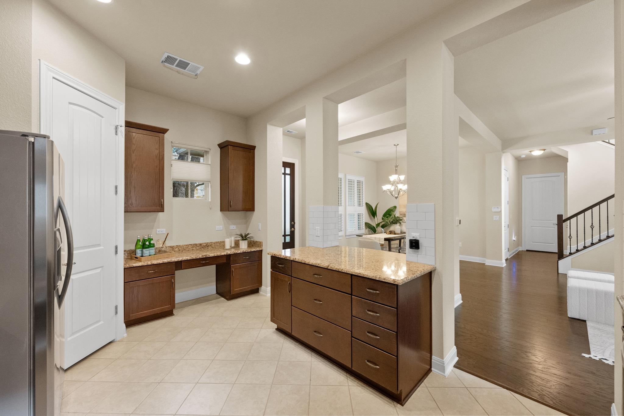 2706  Currant Cv, photo 7