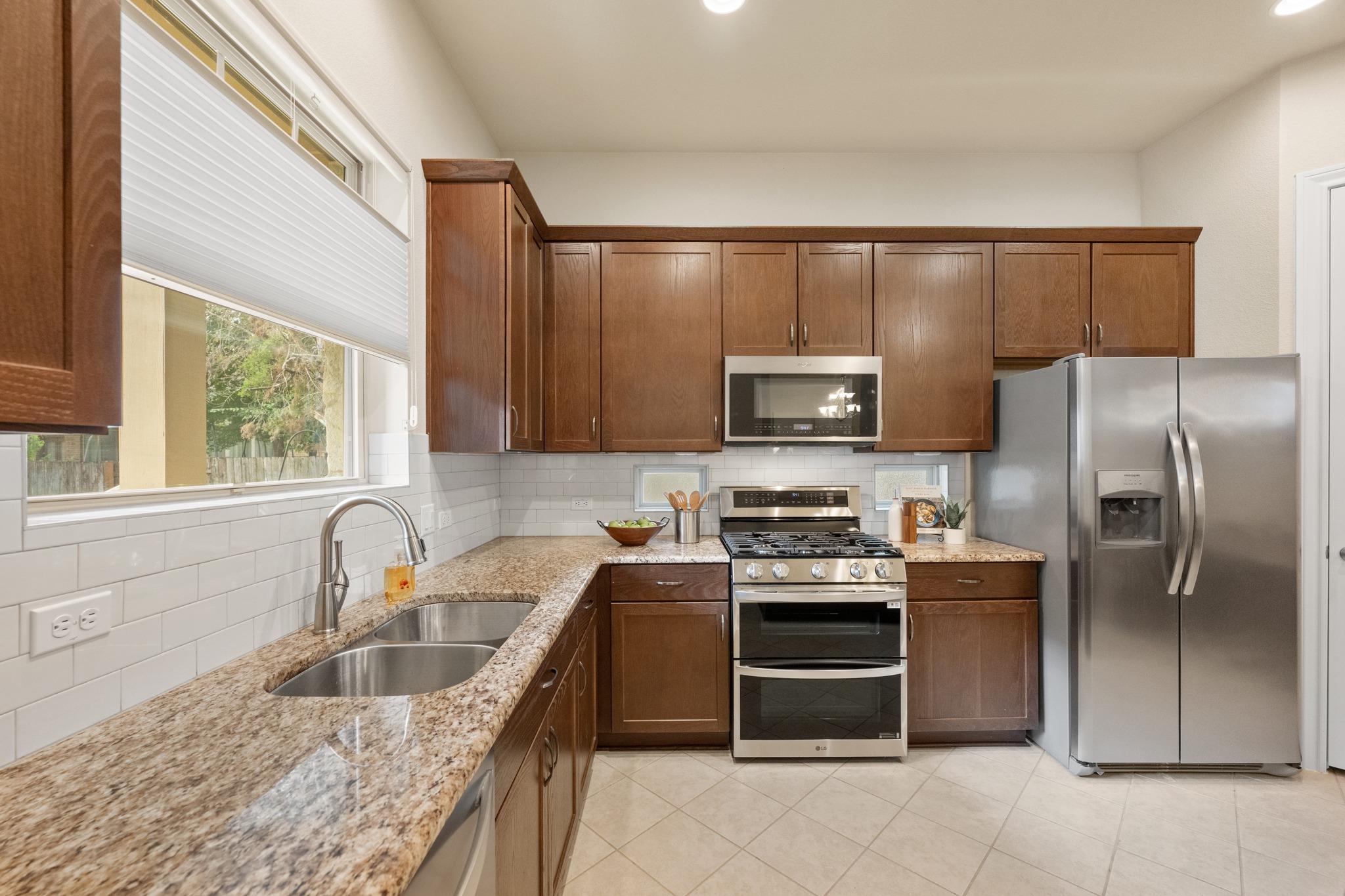 2706  Currant Cv, photo 8