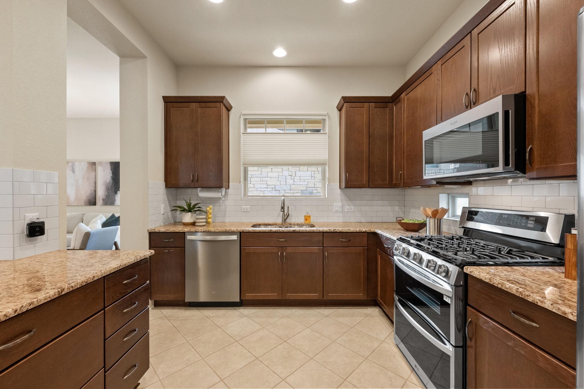 2706  Currant Cv, photo 9