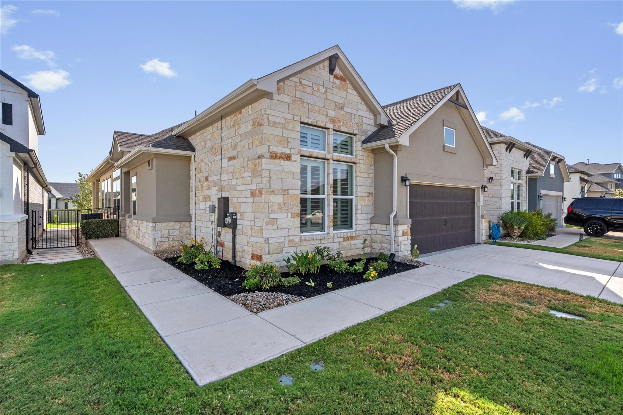789  Faith Dr, photo 3