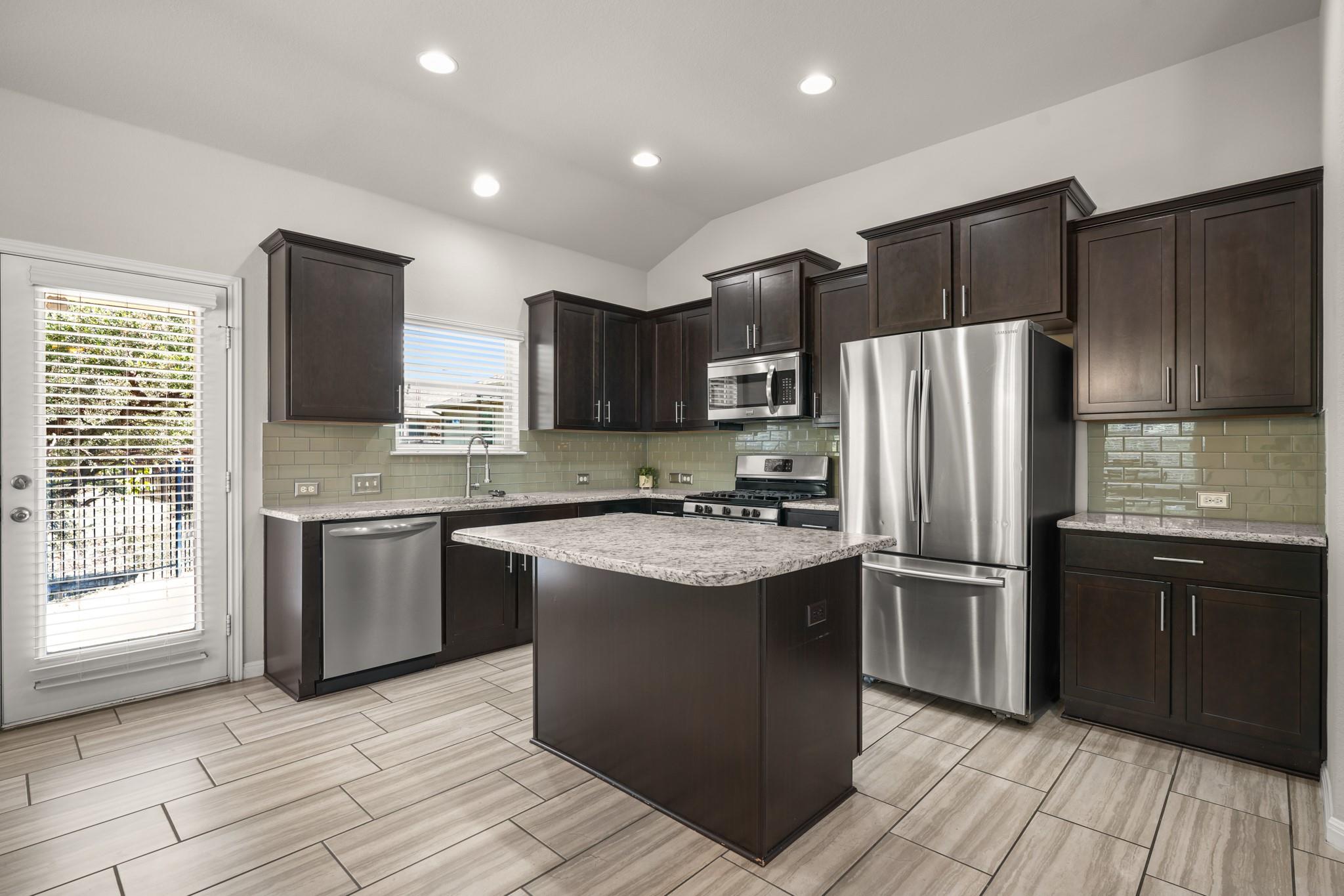 2302  Alayna Cv, photo 2