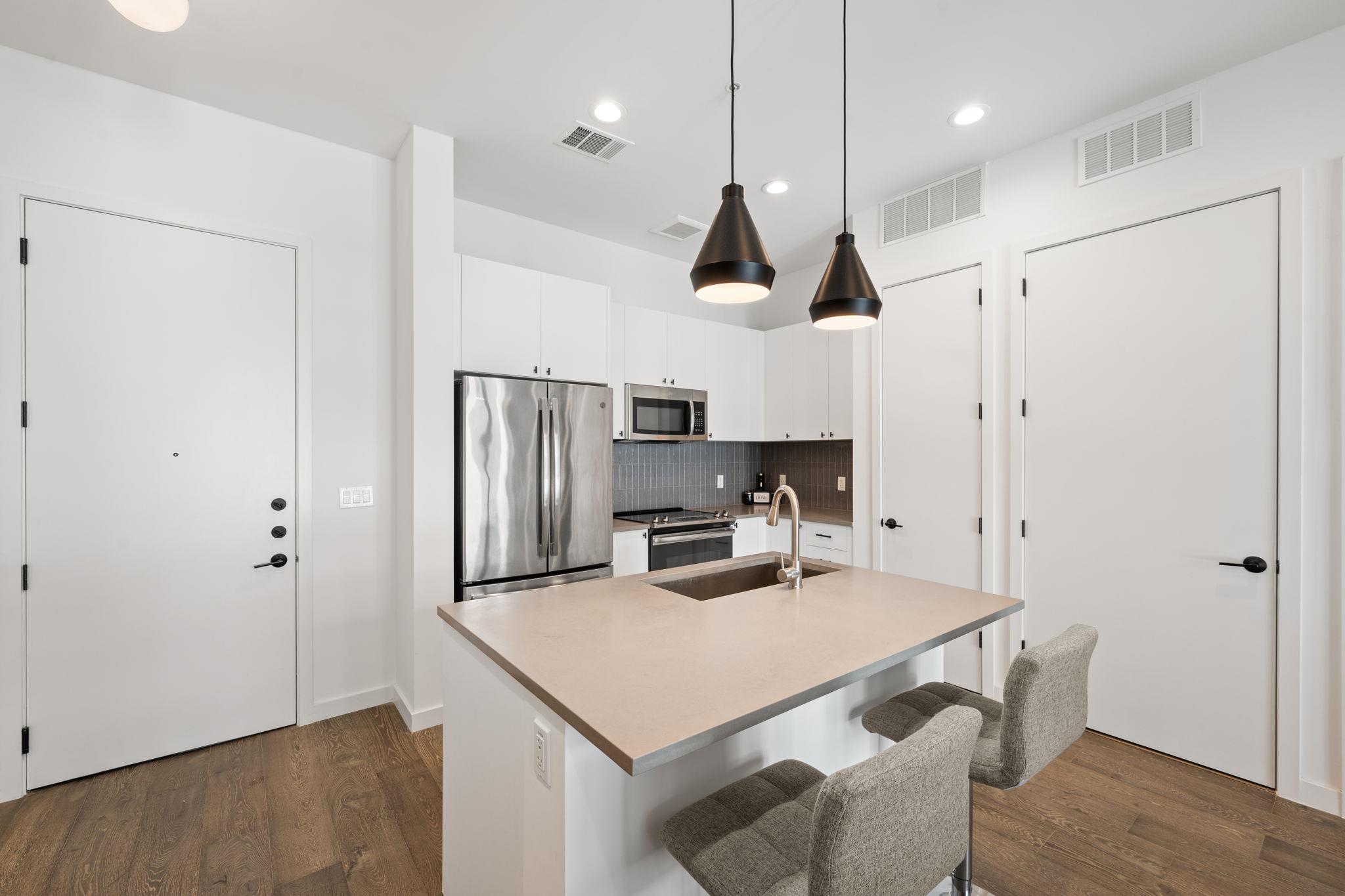 800  Embassy Dr  #302, photo 3