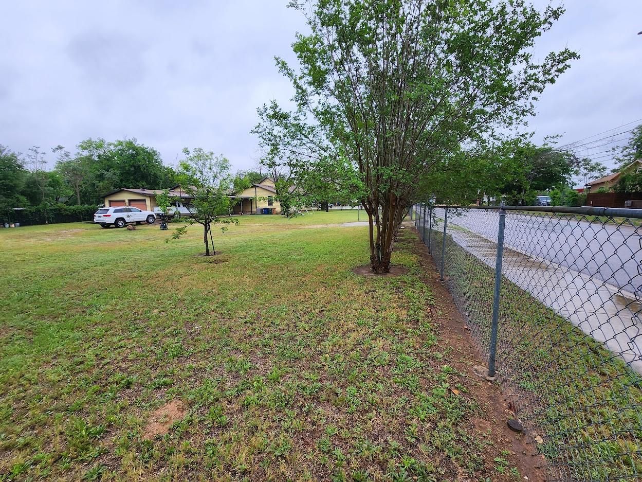 808  Montopolis Dr, photo 12