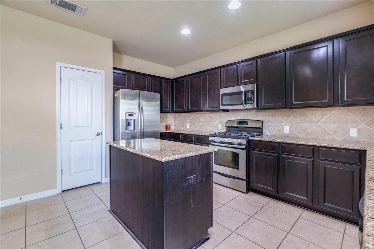 809  Hometown Pkwy, photo 12
