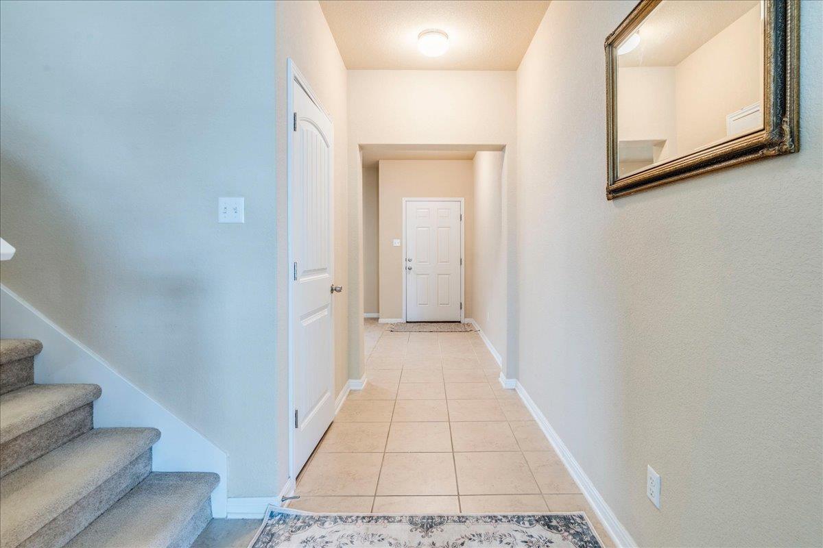 809  Hometown Pkwy, photo 5