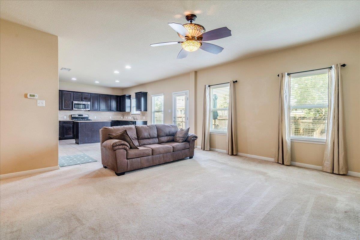 809  Hometown Pkwy, photo 7