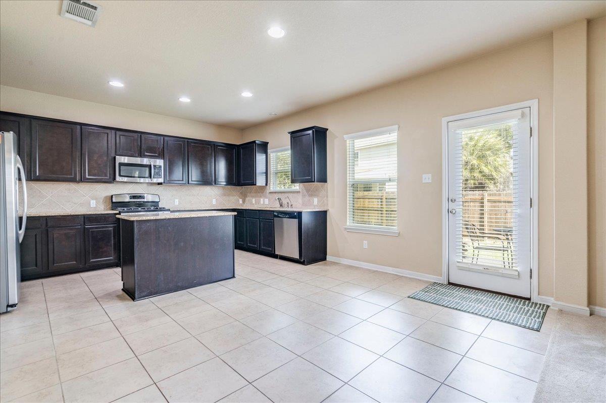 809  Hometown Pkwy, photo 10