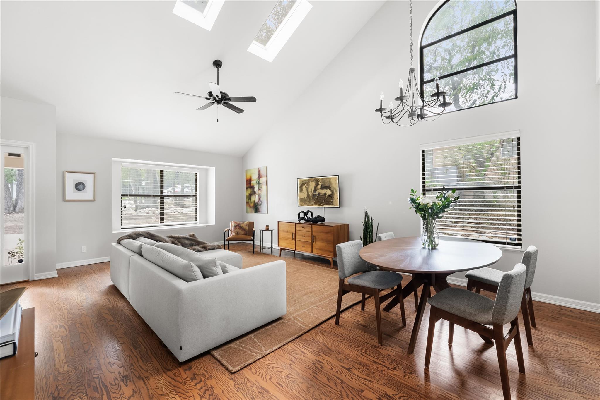 108 W SPRING Dr, photo 7