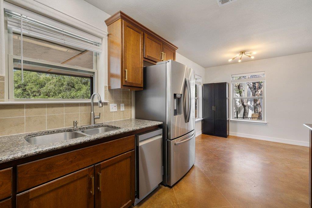 604  Whispering Hollow Cir, photo 6