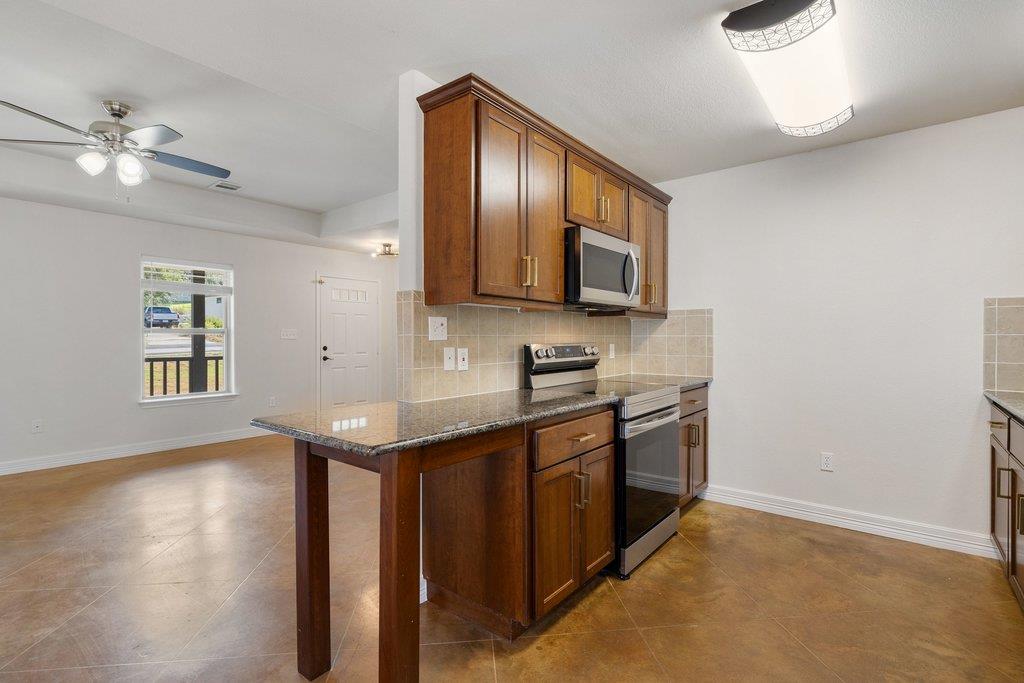 604  Whispering Hollow Cir, photo 7