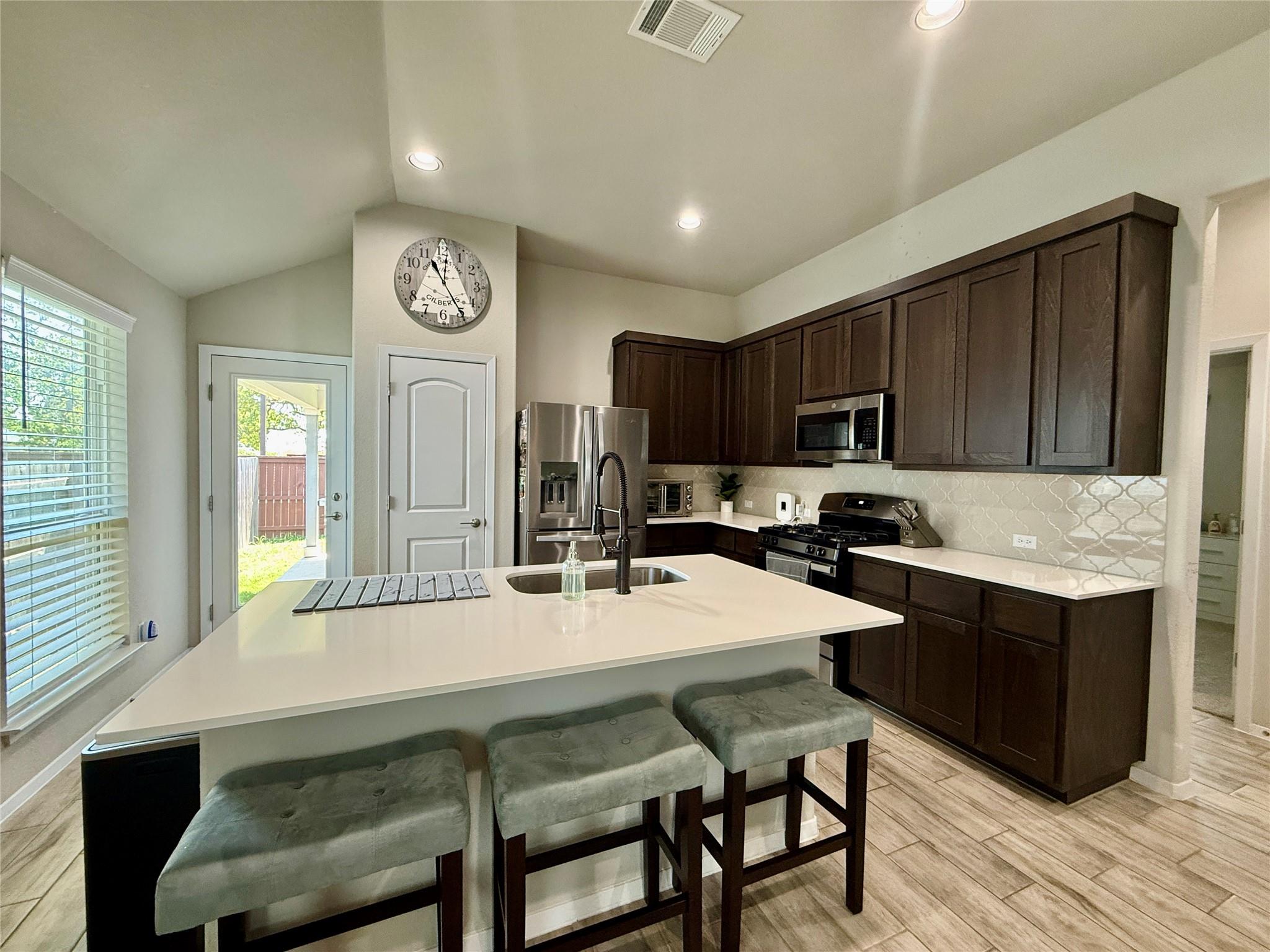 144  Riverhill Dr, photo 1