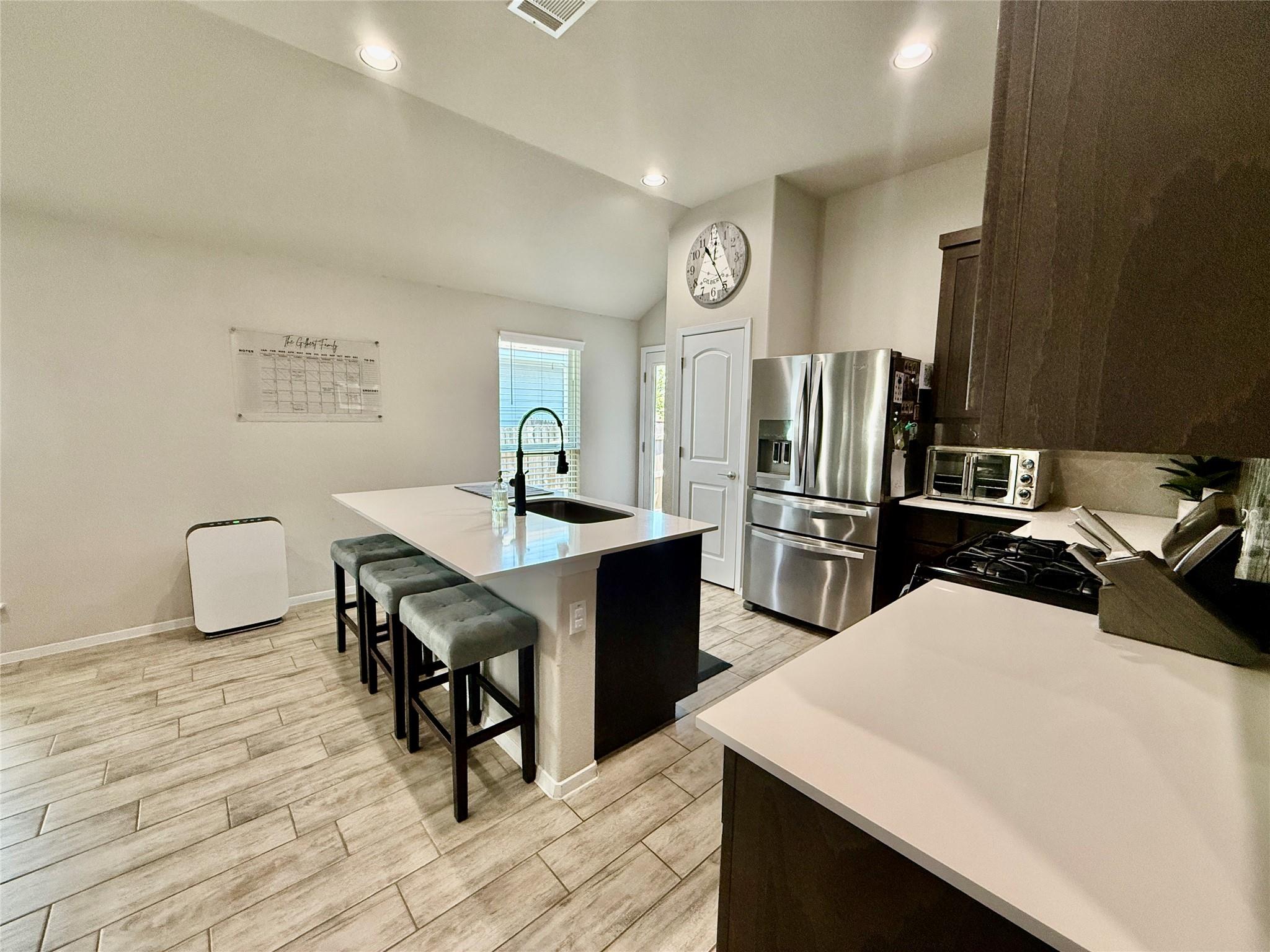 144  Riverhill Dr, photo 2
