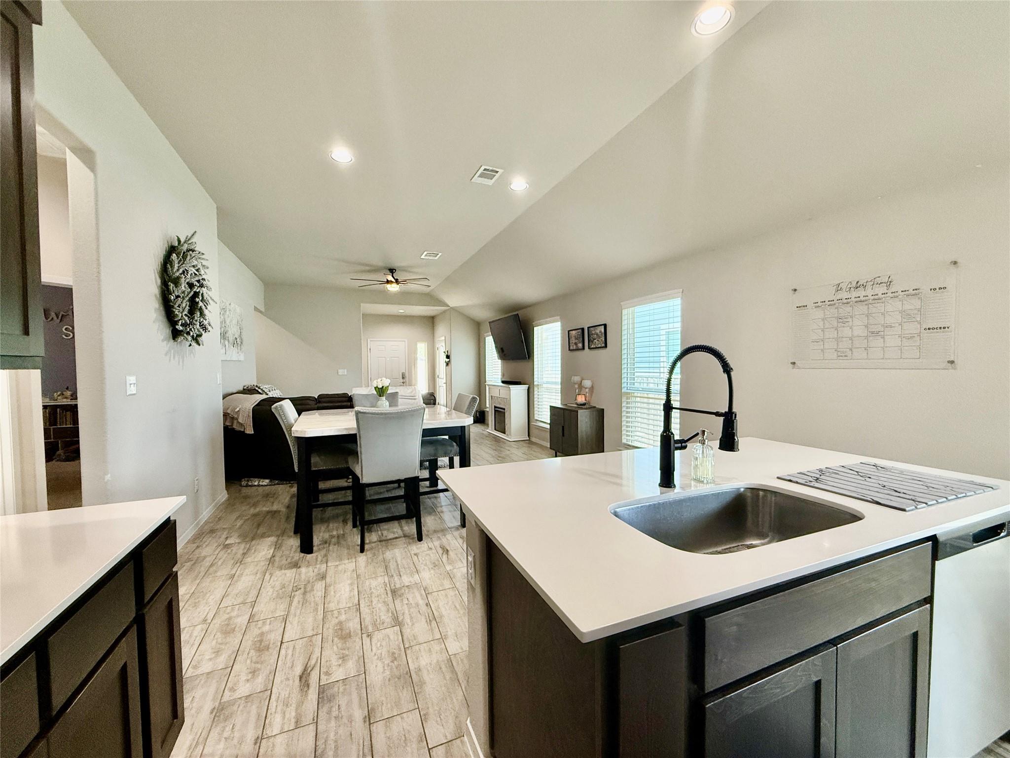144  Riverhill Dr, photo 3