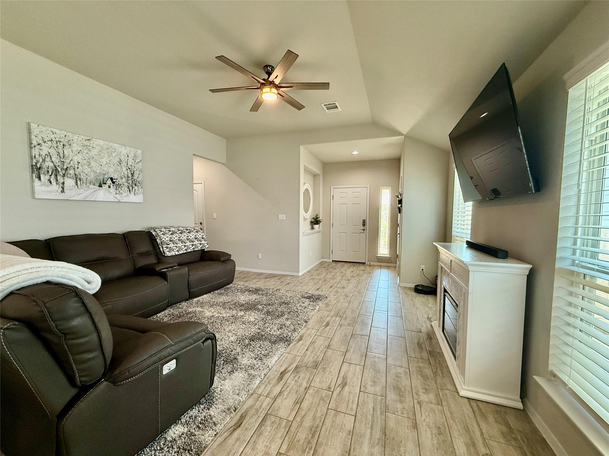 144  Riverhill Dr, photo 4