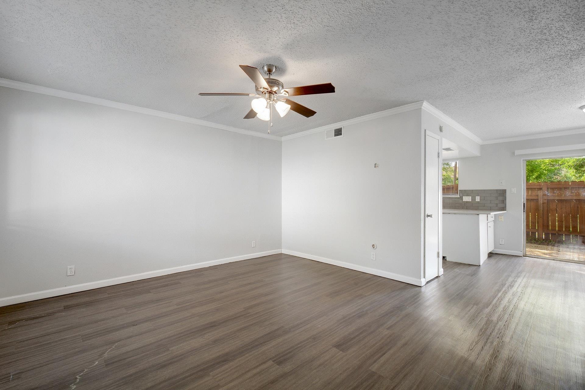 5905  Hidden Valley Trl, photo 3