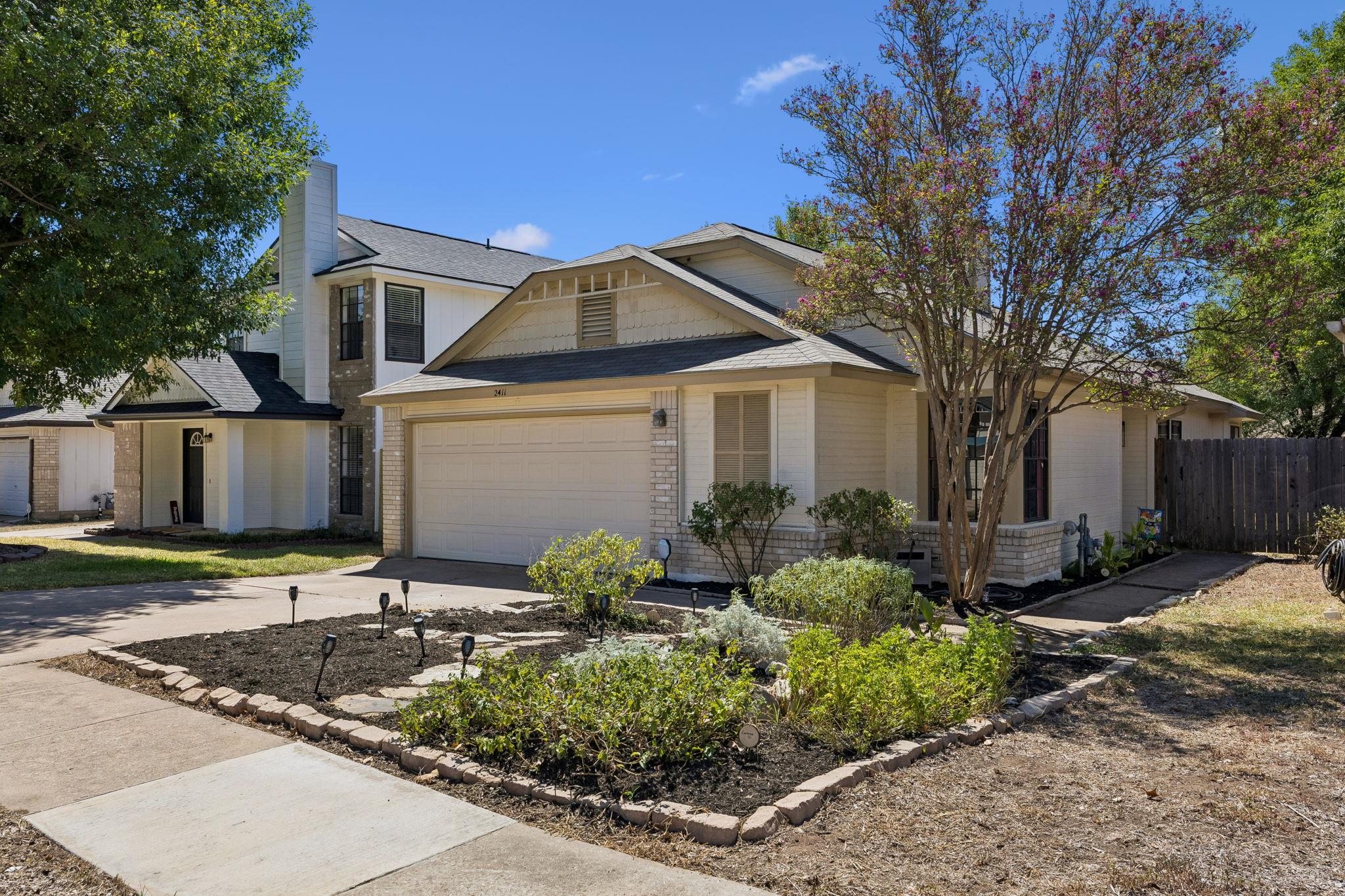 2411  Dowd Ln, photo 2
