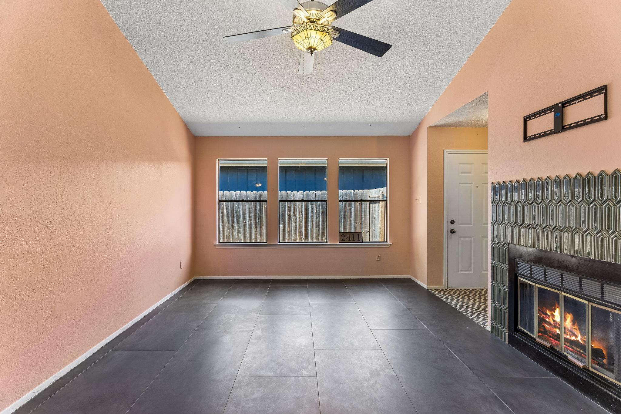 2411  Dowd Ln, photo 6