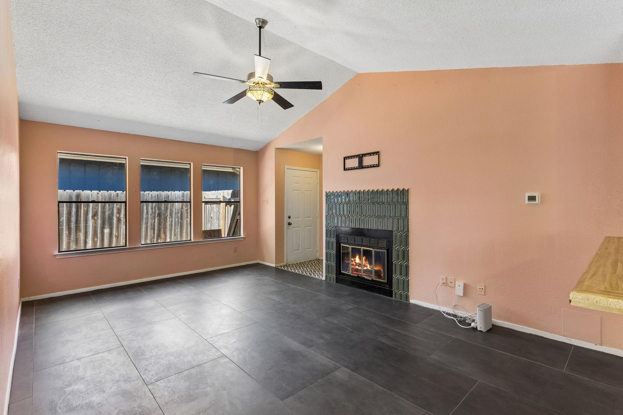 2411  Dowd Ln, photo 7