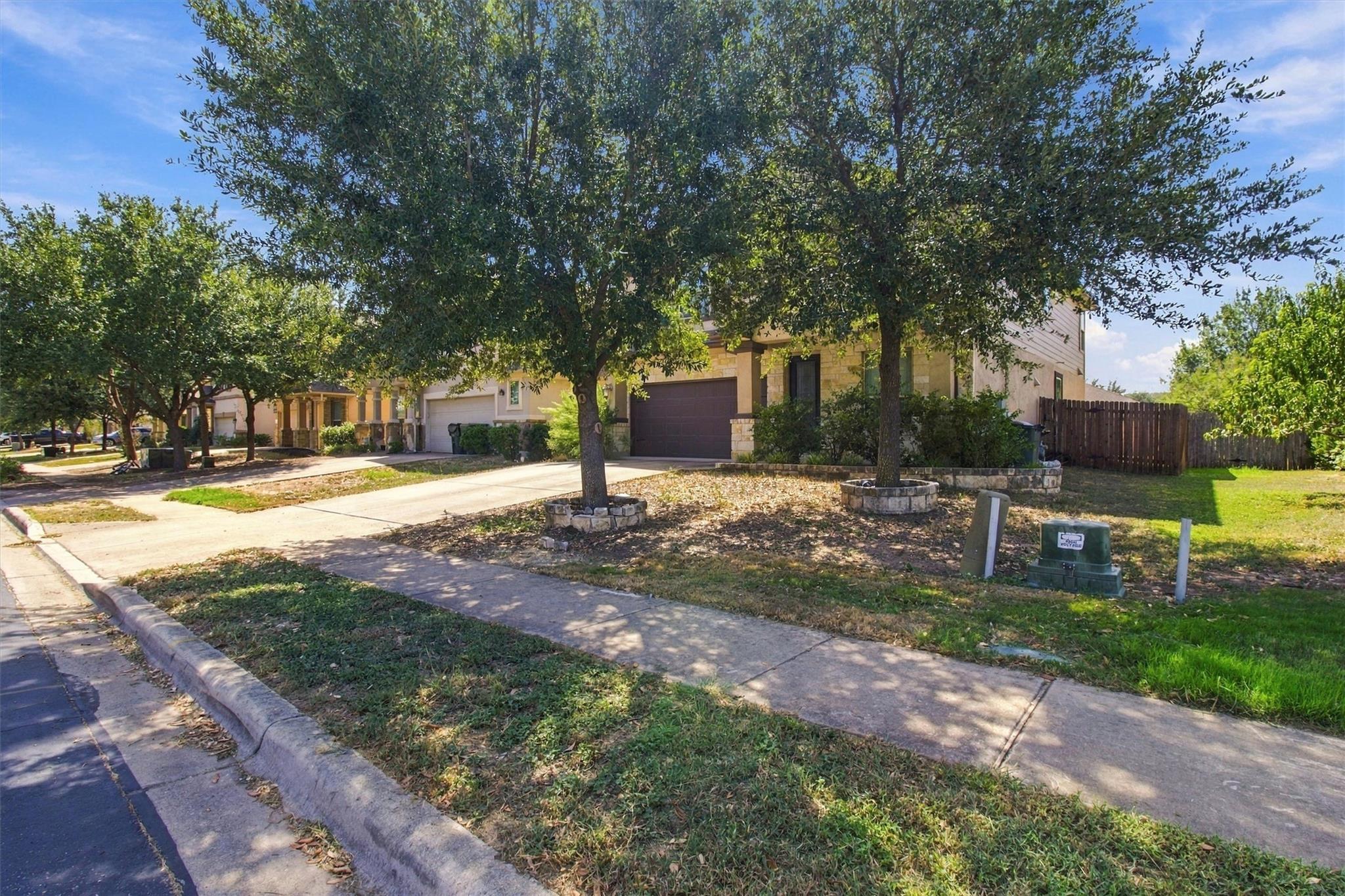 231  Fletcher Bnd, photo 2