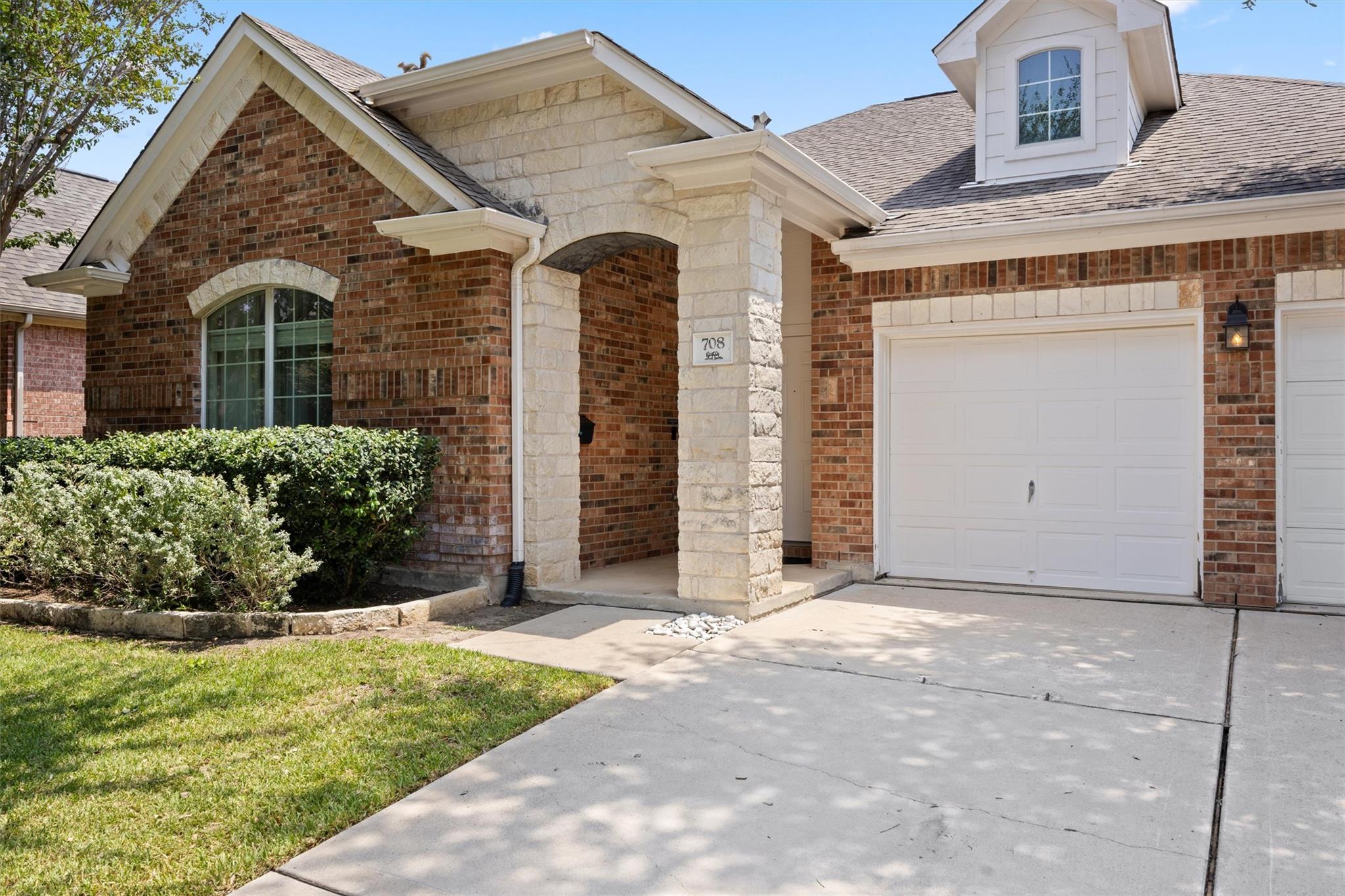 708  Bent Wood Pl, photo 3