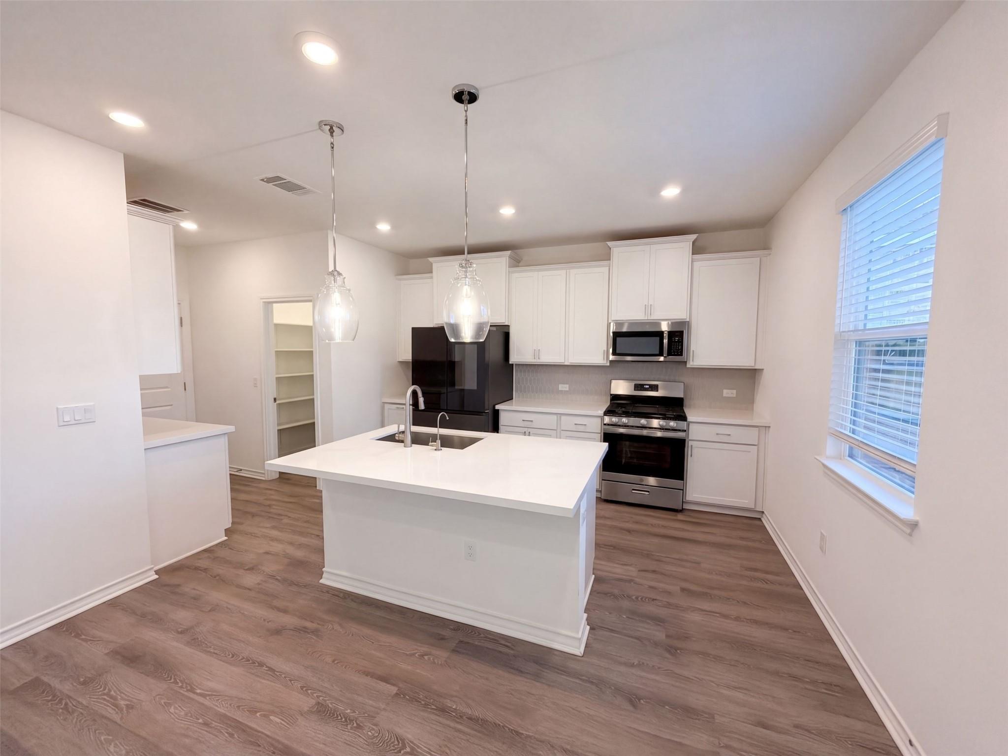 17325  Casanova Ave, photo 2