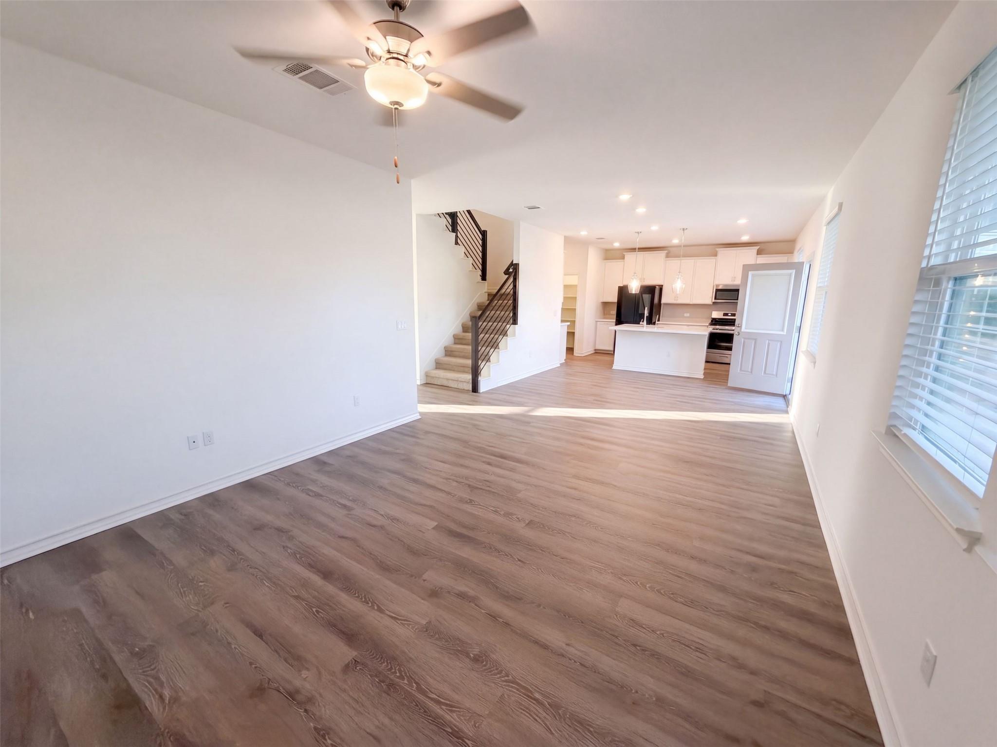 17325  Casanova Ave, photo 3
