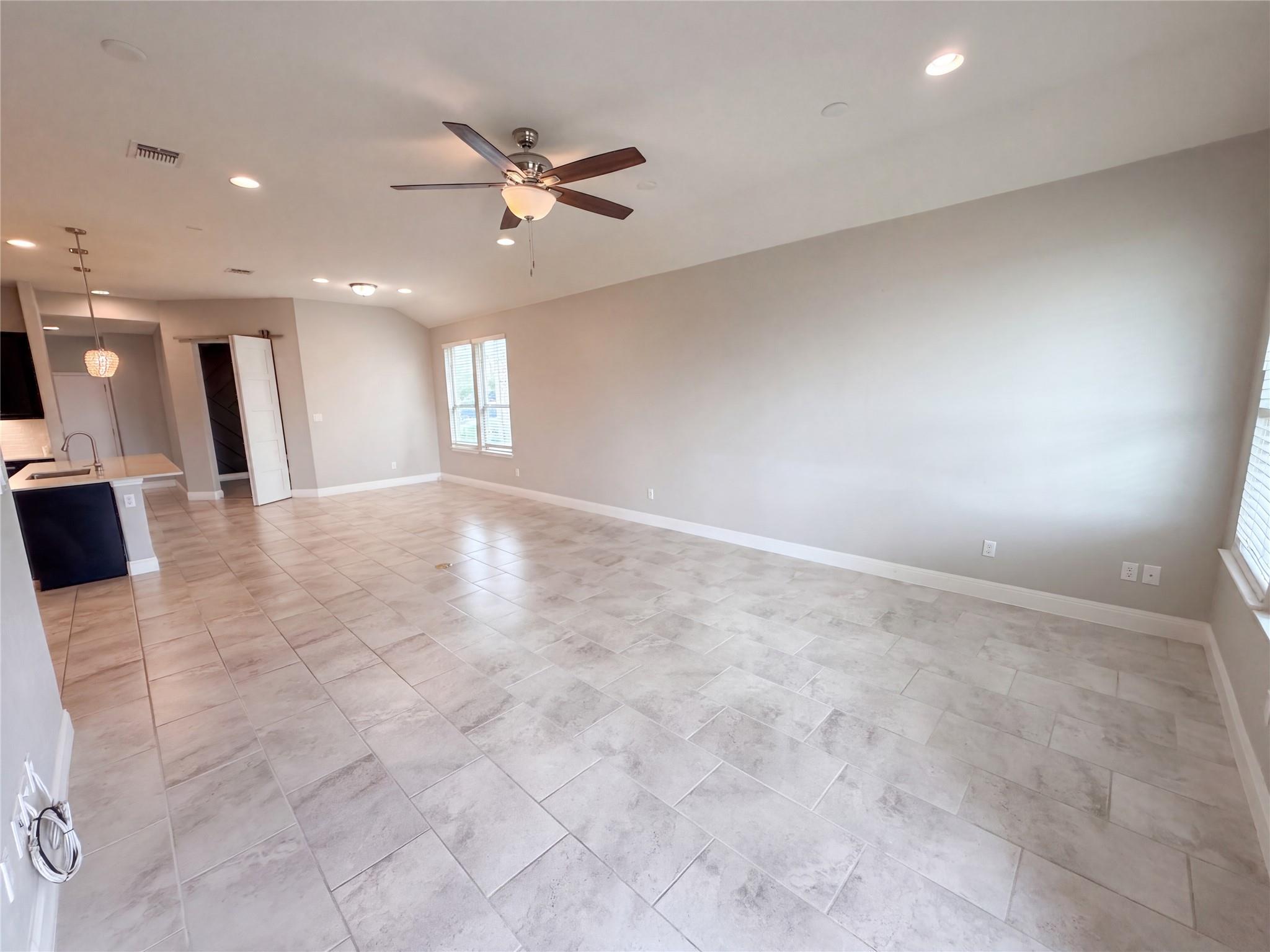 306  Duroc Dr, photo 3